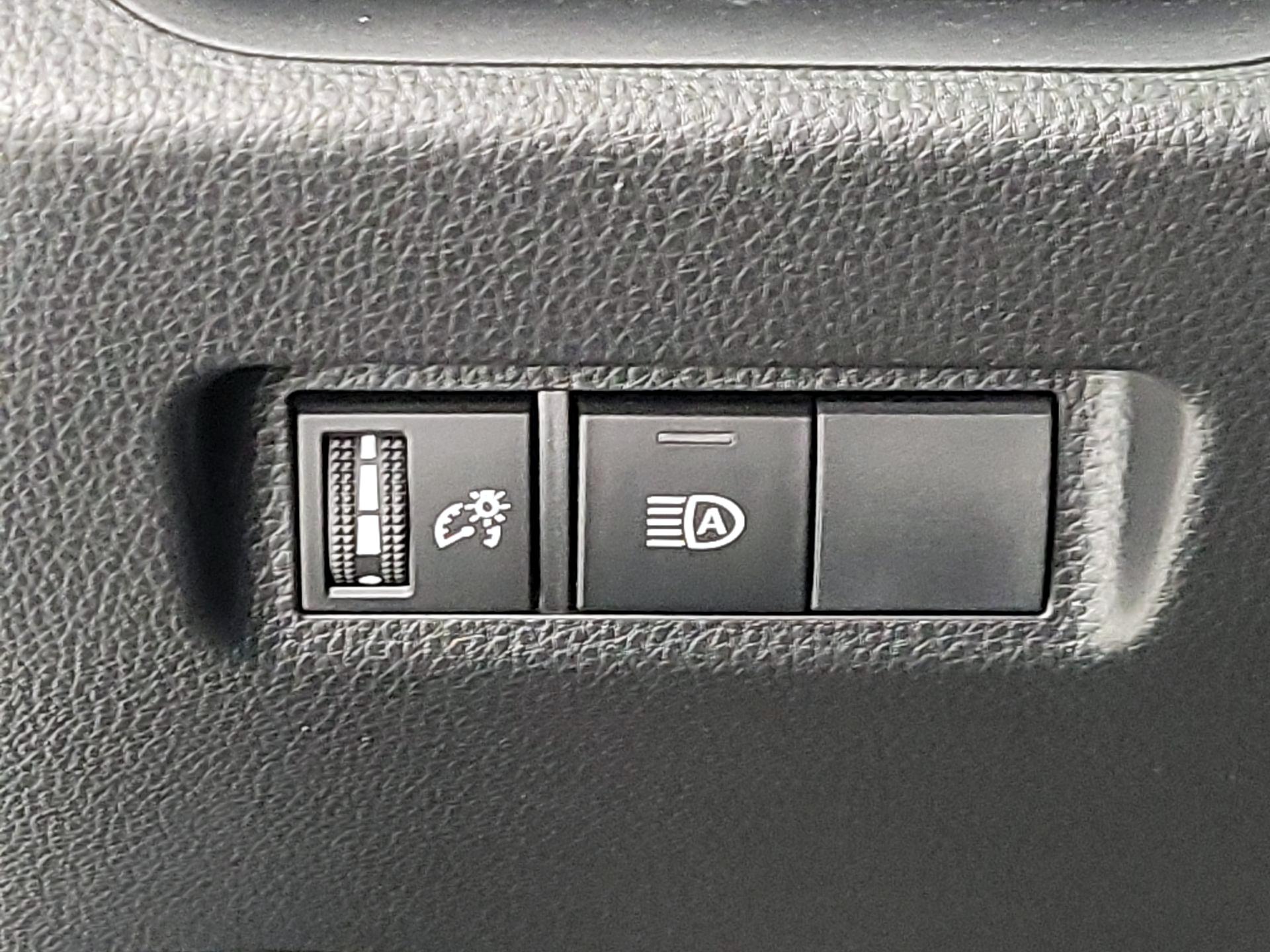 Thumbnail: 2022 Toyota RAV4 - 13