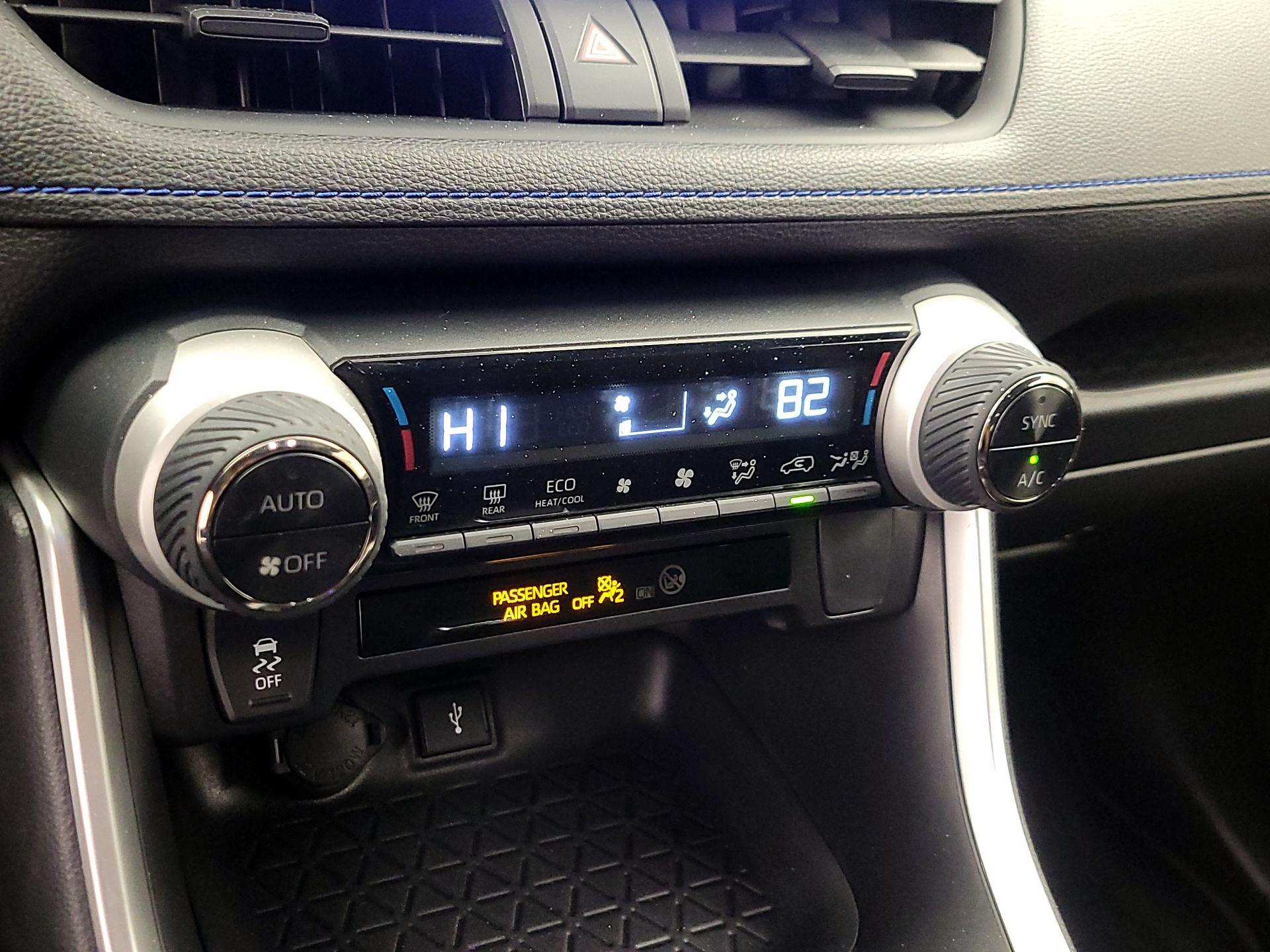 Thumbnail: 2022 Toyota RAV4 - 16