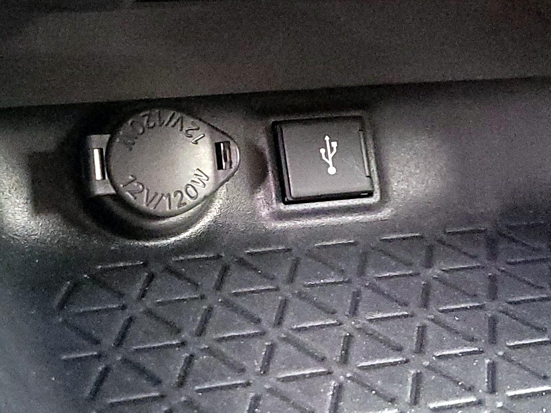 Thumbnail: 2022 Toyota RAV4 - 18