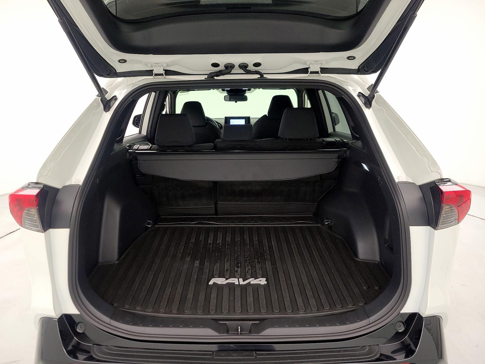 Thumbnail: 2022 Toyota RAV4 - 20