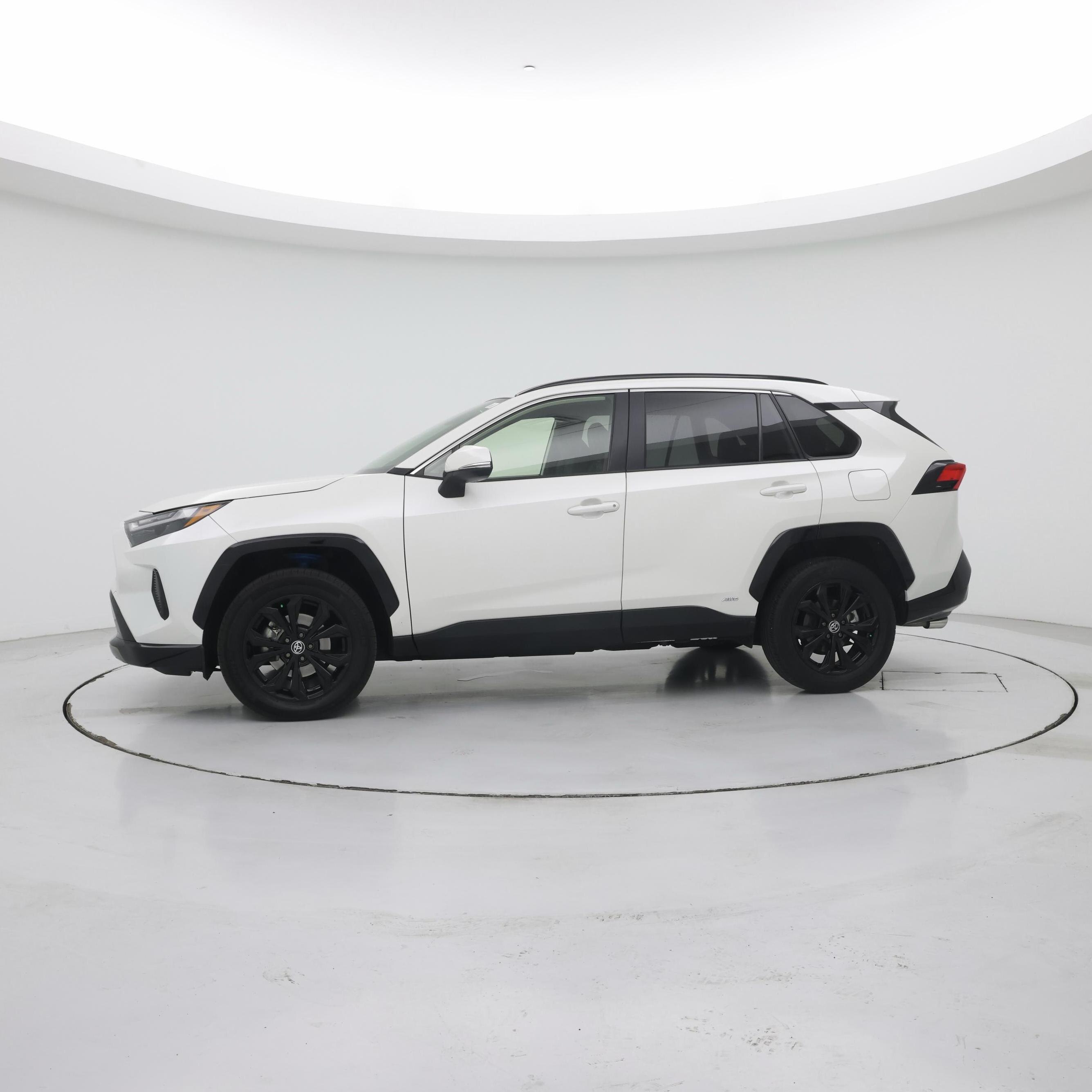 Thumbnail: 2022 Toyota RAV4 - 3