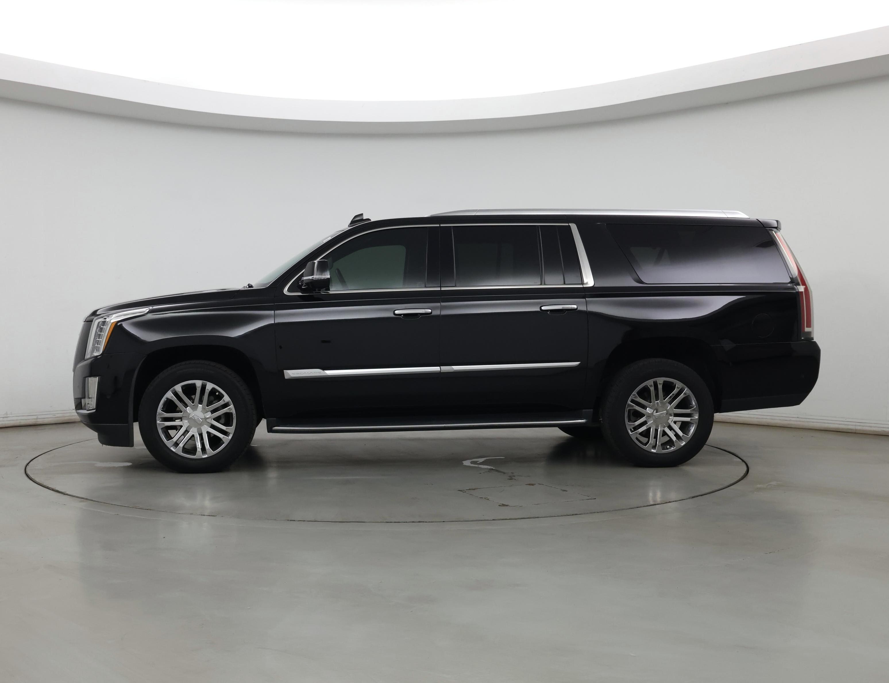 Thumbnail: 2018 Cadillac Escalade - 3