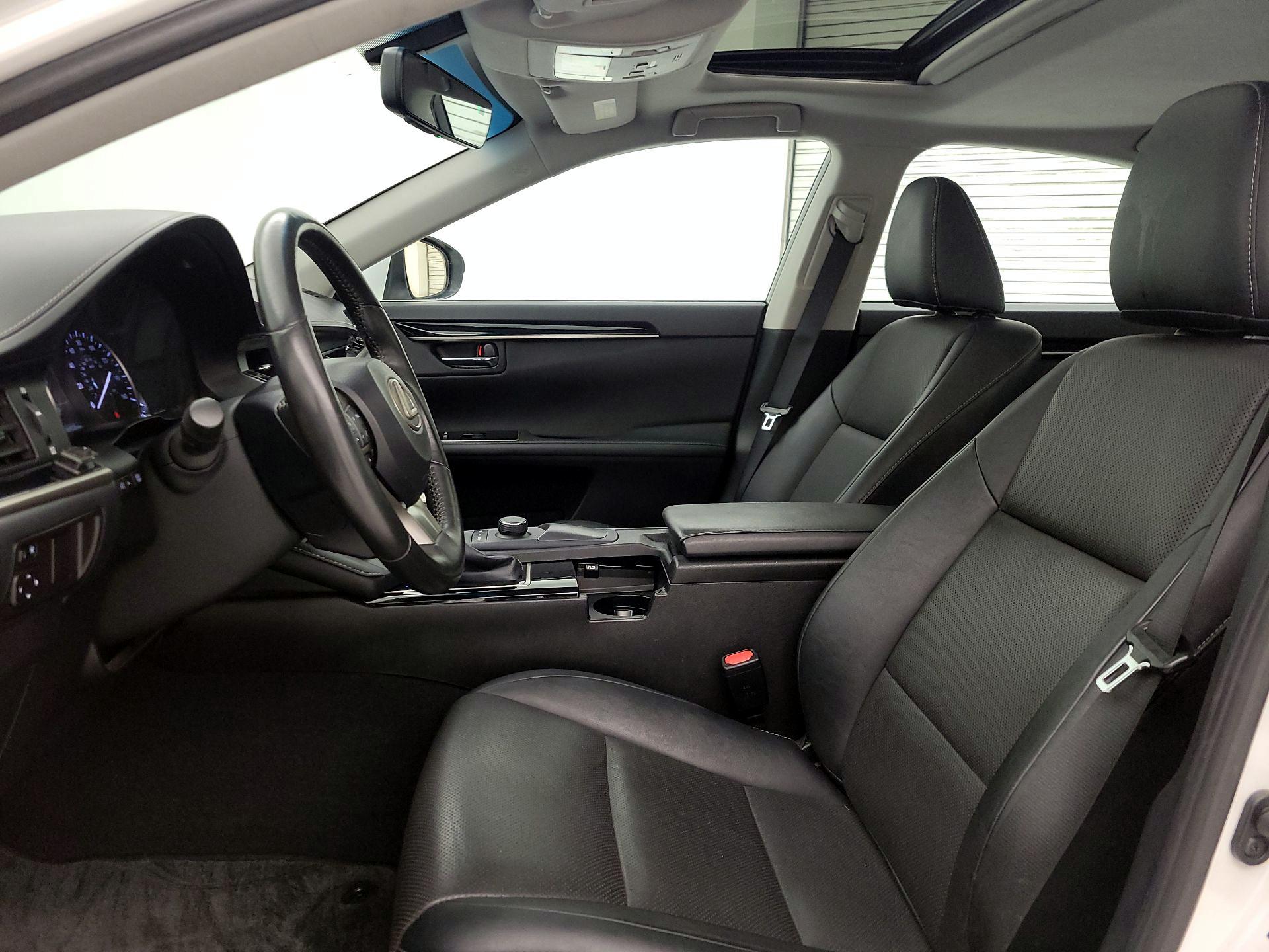 Thumbnail: 2016 Lexus ES - 11