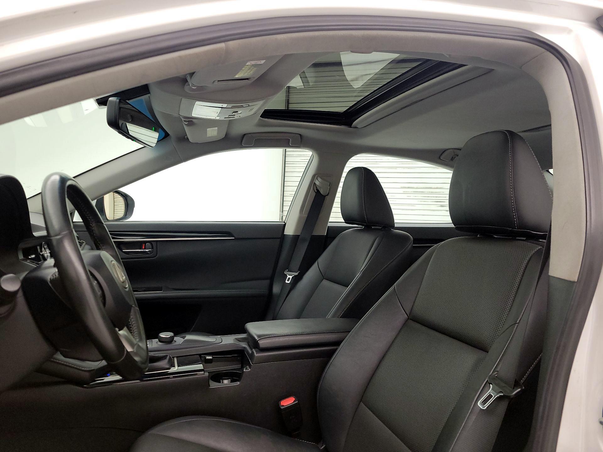 Thumbnail: 2016 Lexus ES - 19