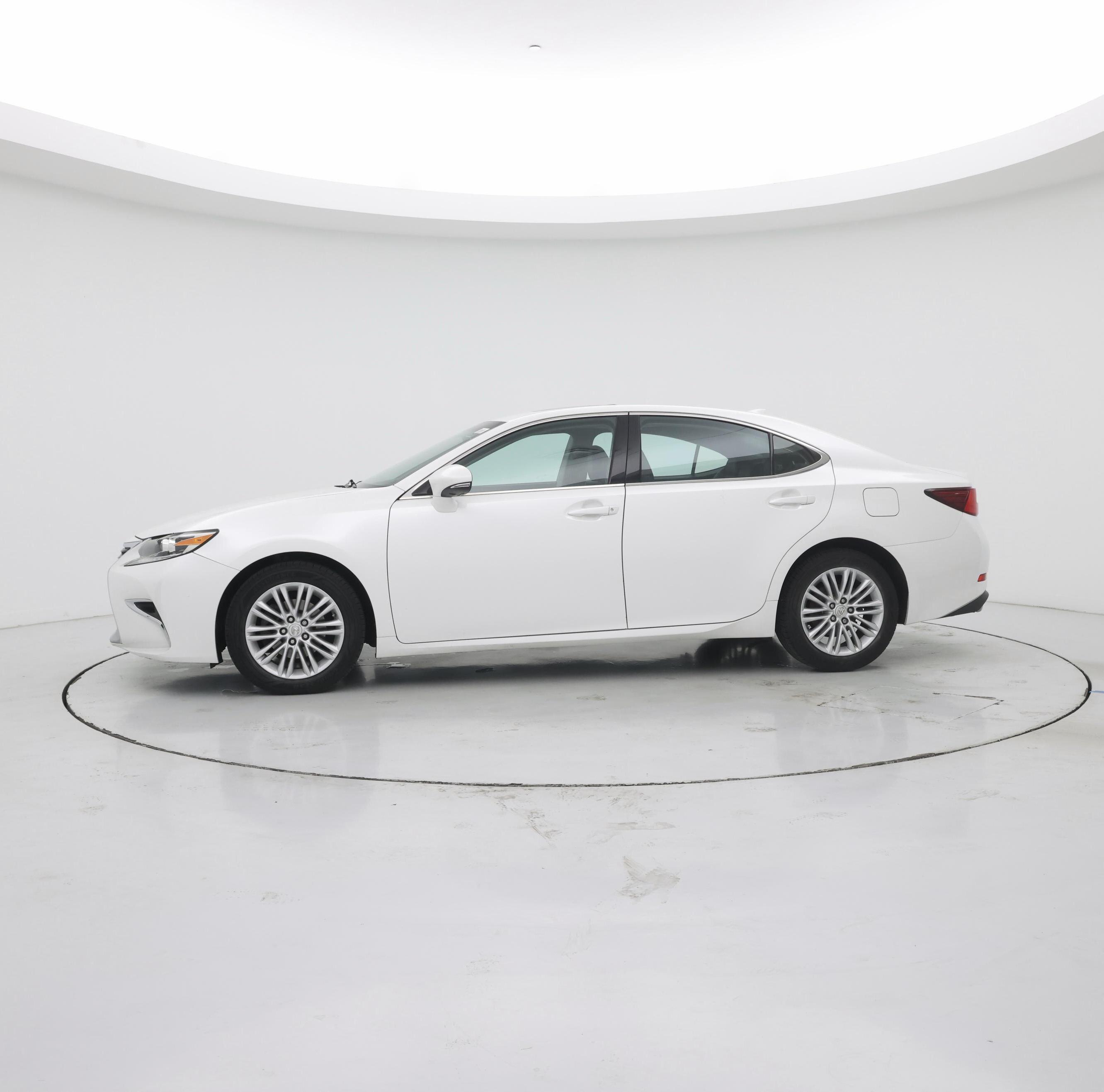 Thumbnail: 2016 Lexus ES - 3