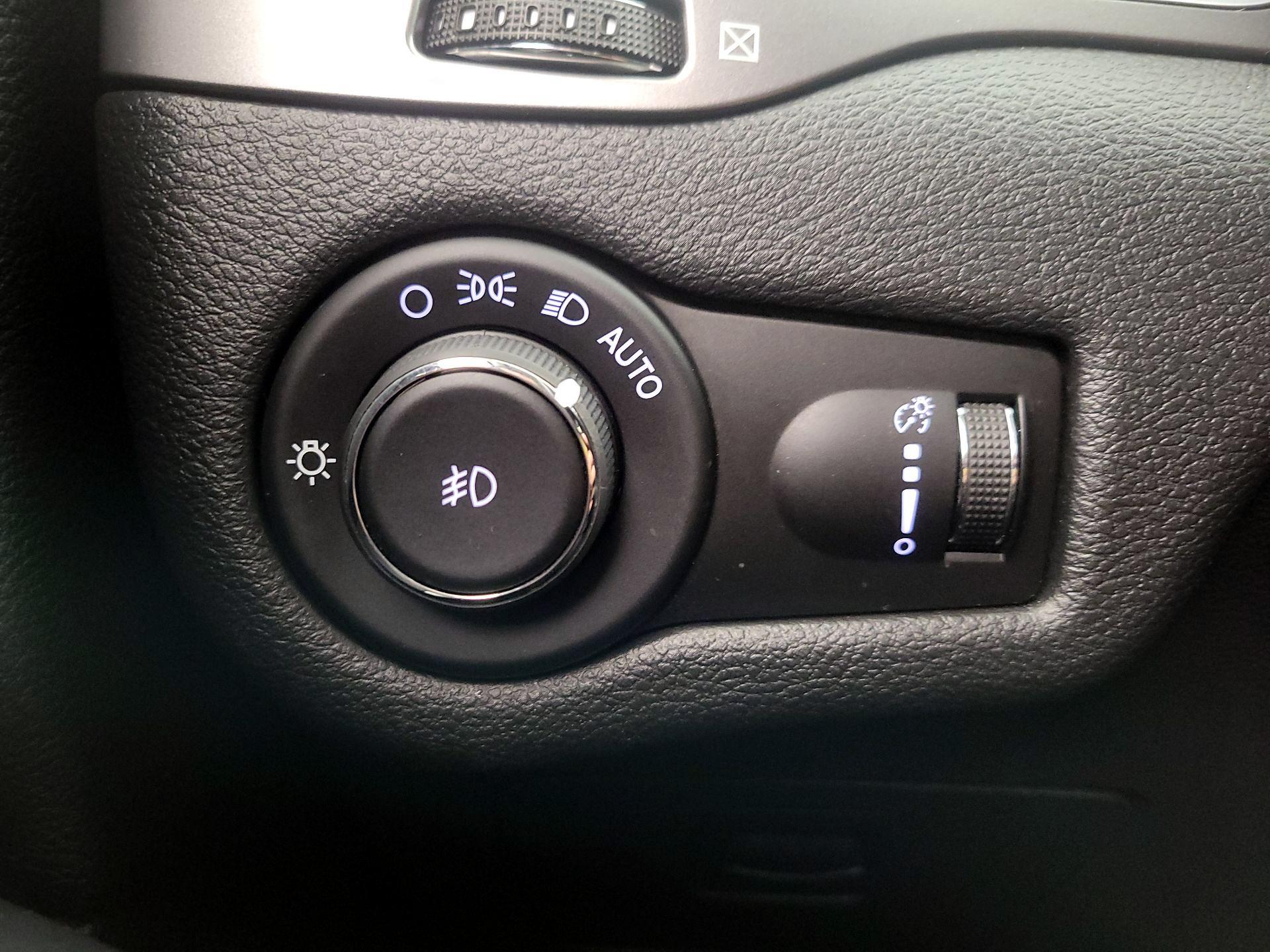 Thumbnail: 2019 Jeep Cherokee - 13