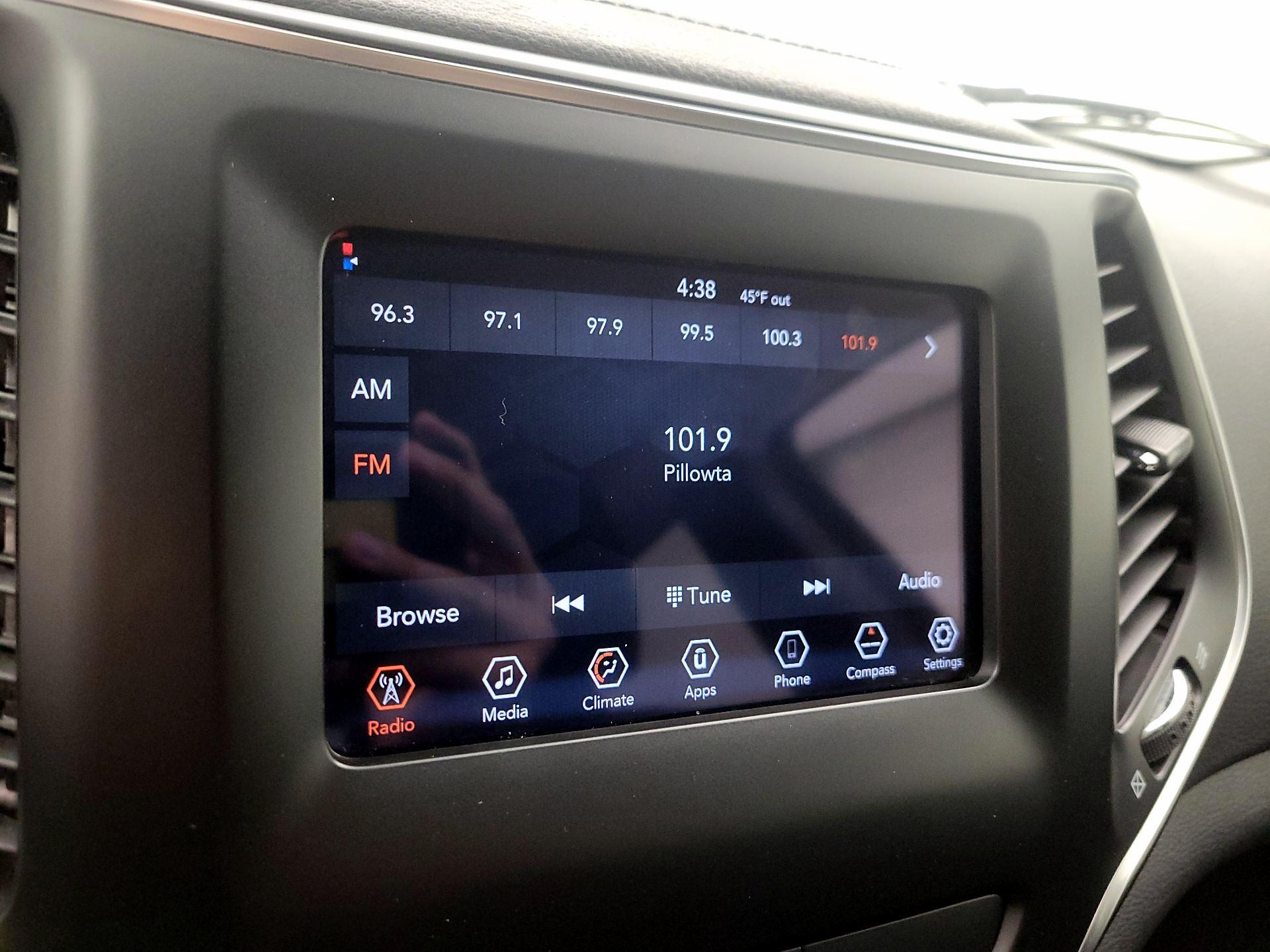 Thumbnail: 2019 Jeep Cherokee - 15