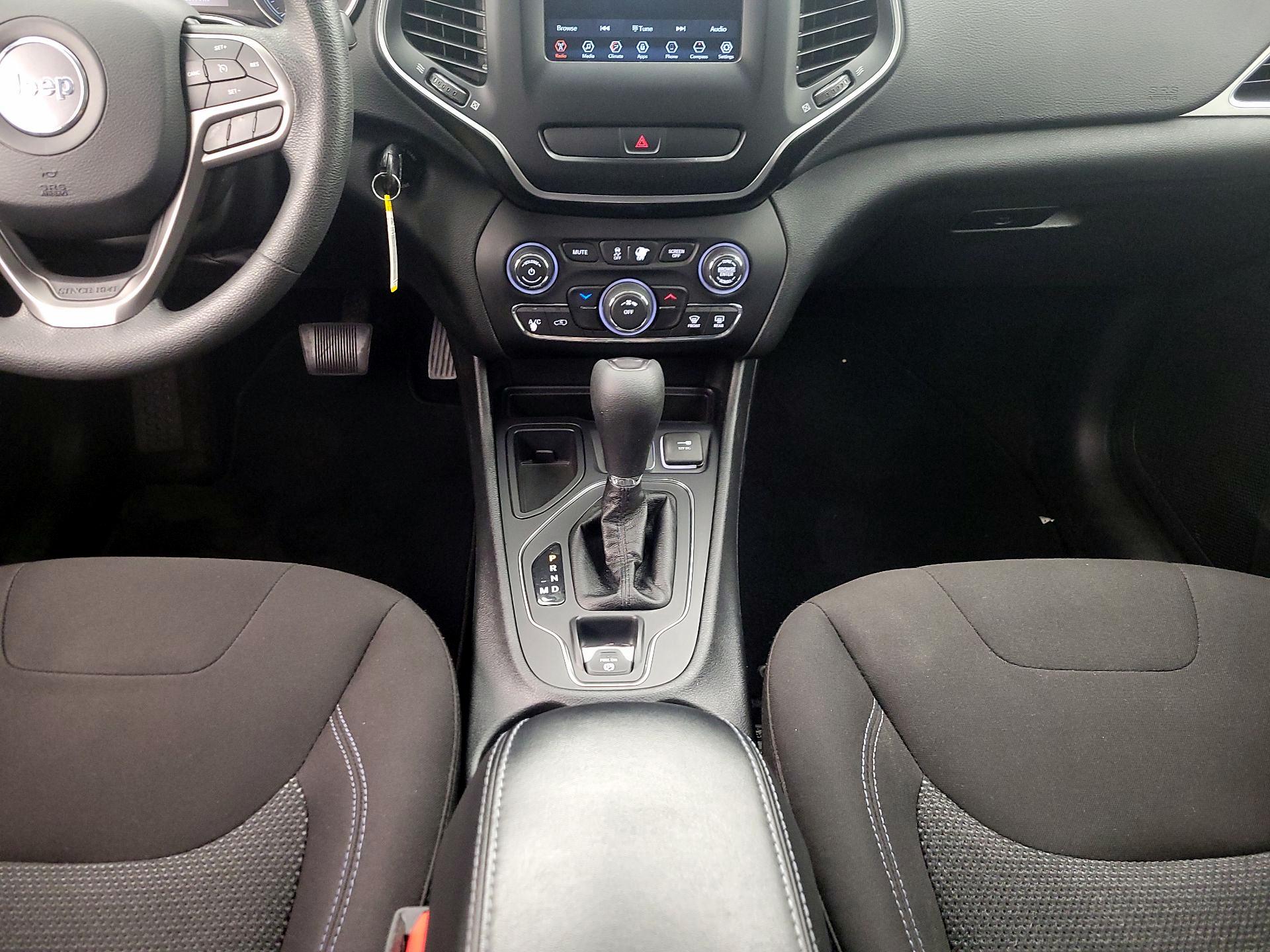 Thumbnail: 2019 Jeep Cherokee - 17