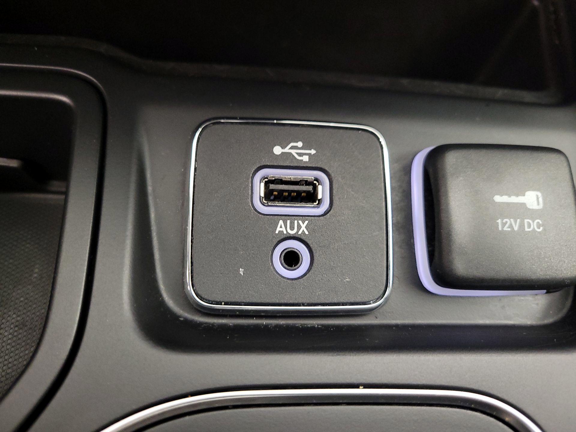 Thumbnail: 2019 Jeep Cherokee - 18