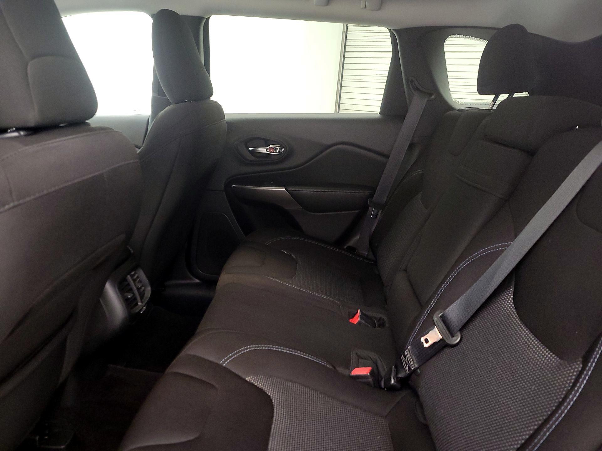 Thumbnail: 2019 Jeep Cherokee - 19