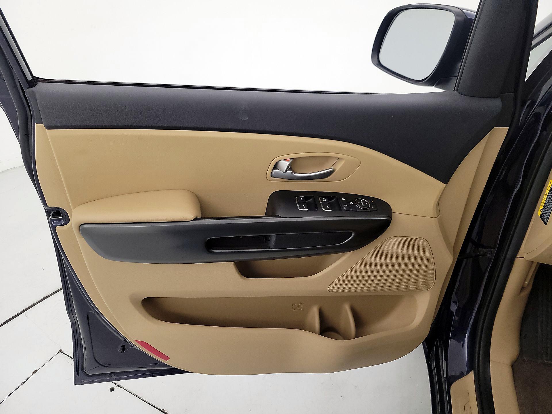 Thumbnail: 2020 Kia Sedona - 12