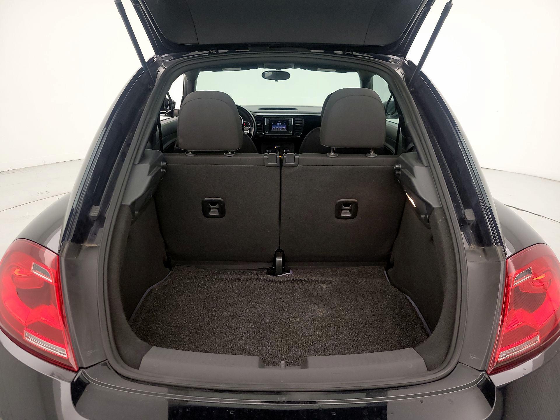 Thumbnail: 2019 Volkswagen Beetle - 17