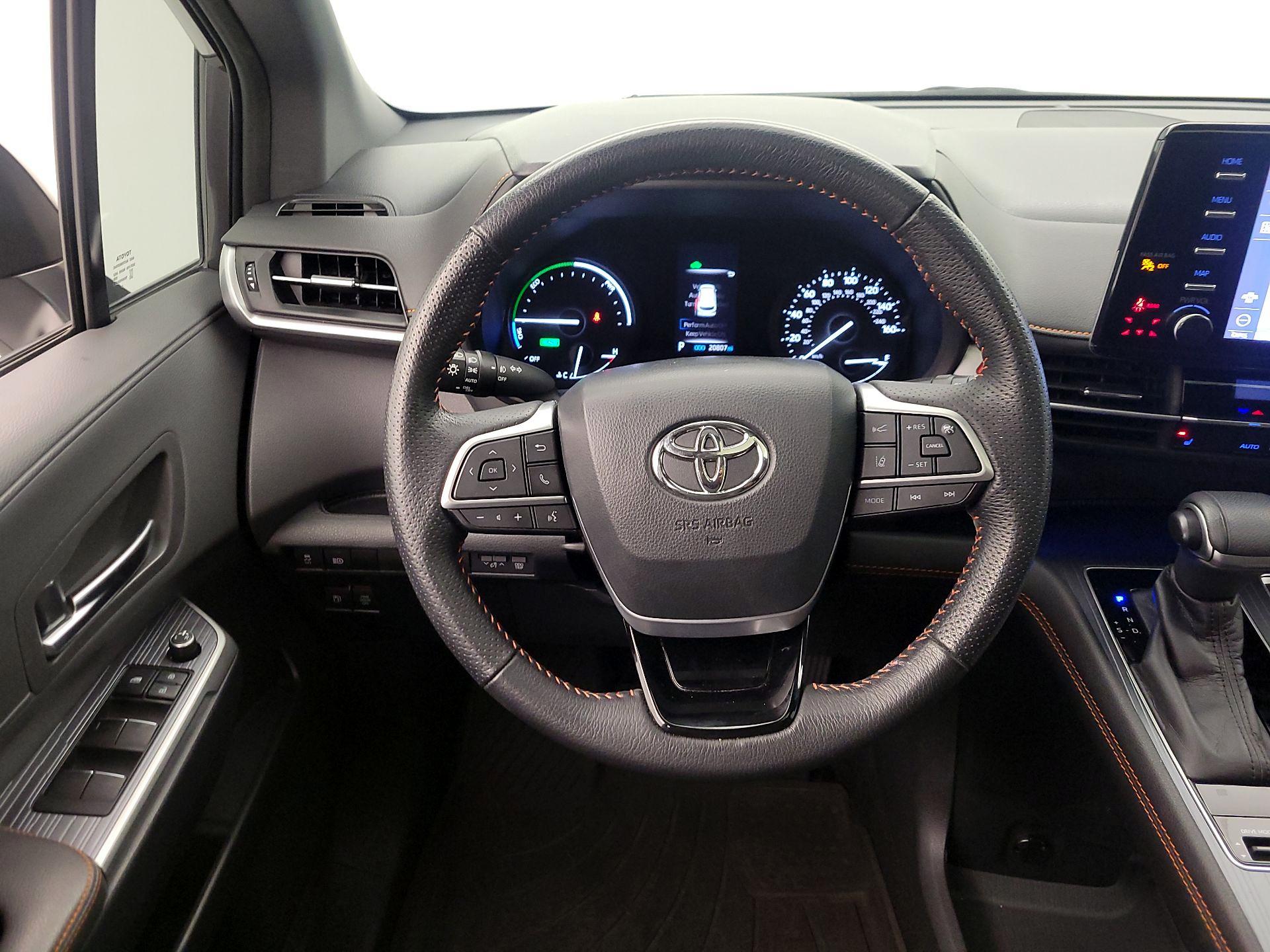 Thumbnail: 2021 Toyota Sienna - 10