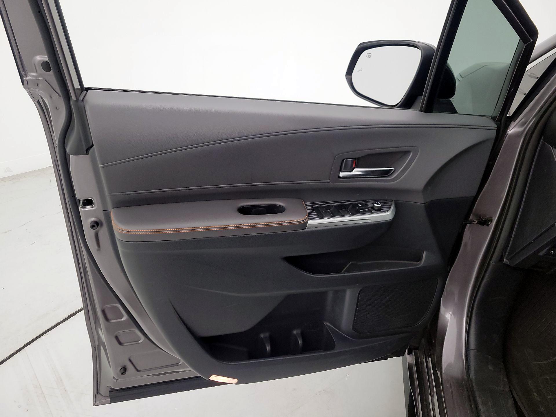 Thumbnail: 2021 Toyota Sienna - 12