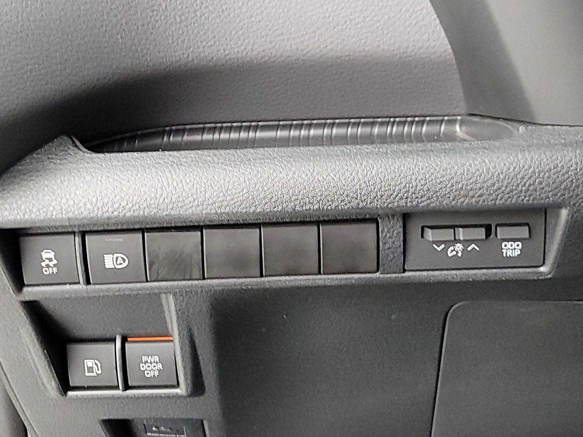 Thumbnail: 2021 Toyota Sienna - 13