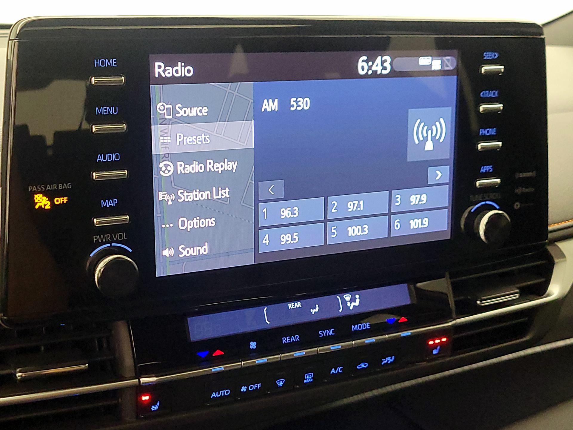 Thumbnail: 2021 Toyota Sienna - 16