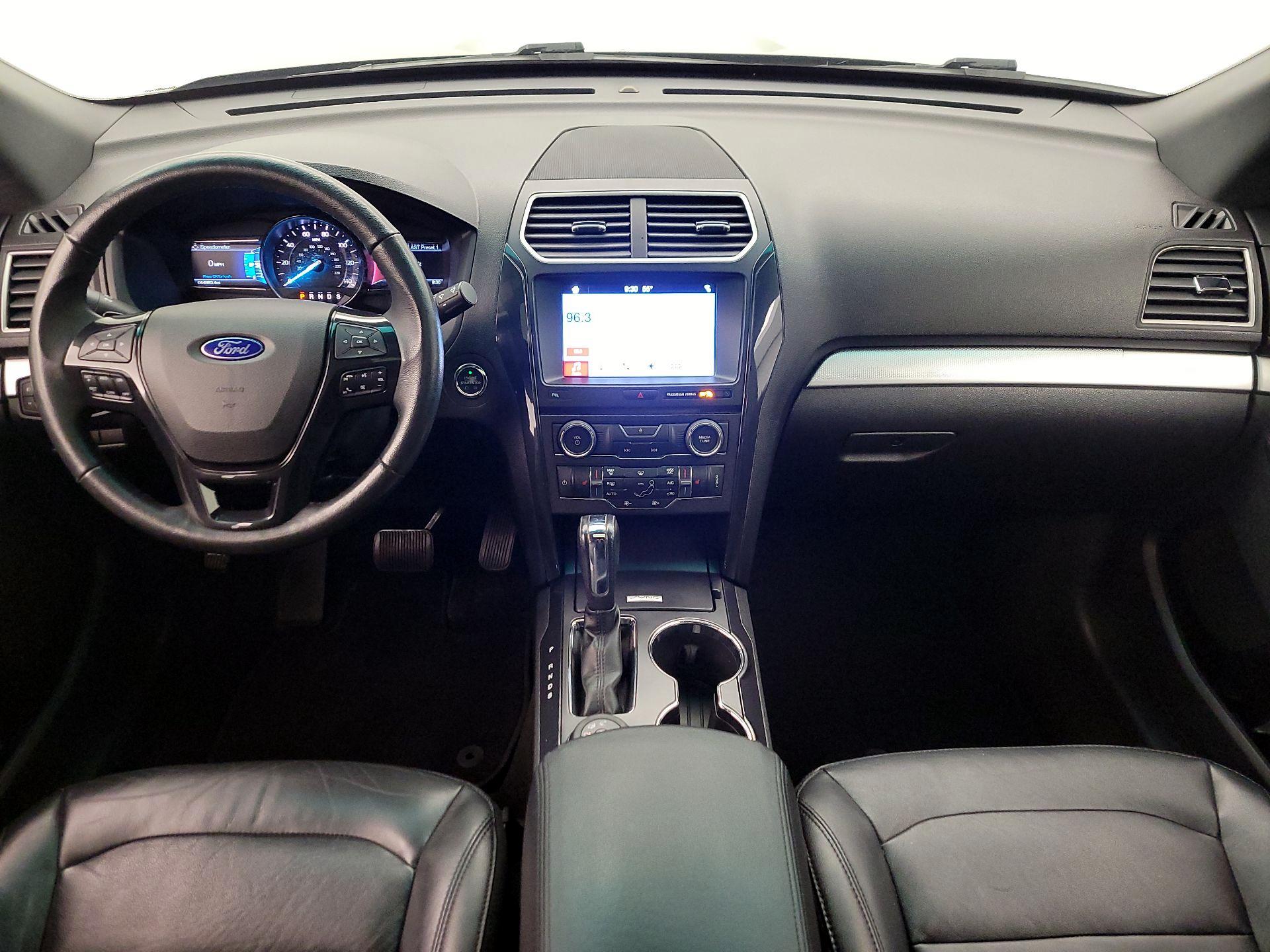 Thumbnail: 2017 Ford Explorer - 9