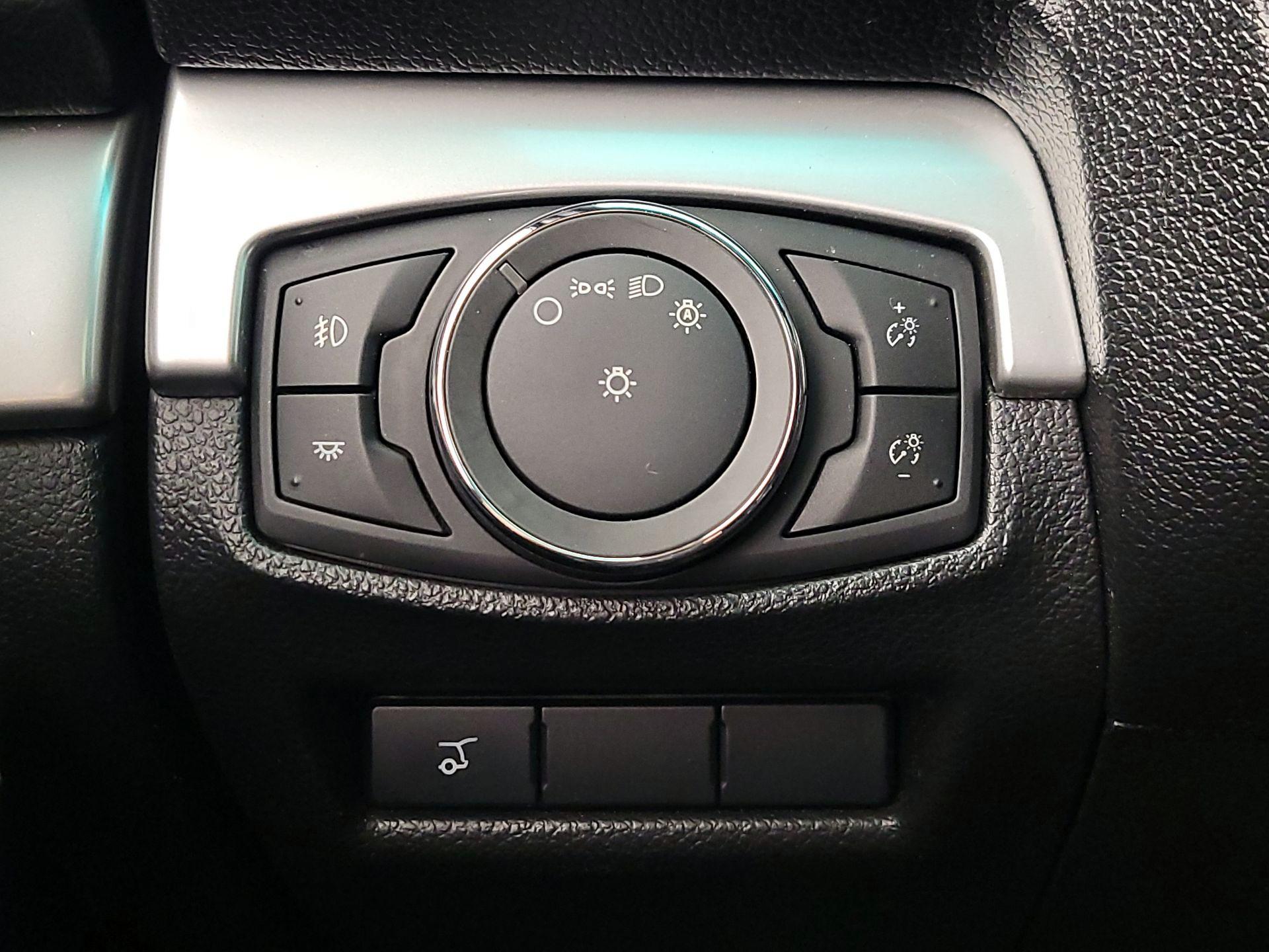 Thumbnail: 2017 Ford Explorer - 13