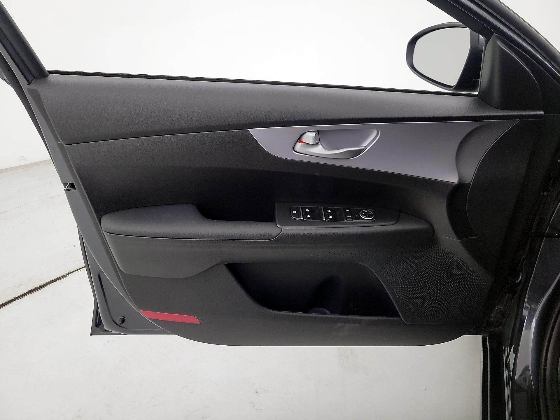 Thumbnail: 2024 Kia Forte - 12