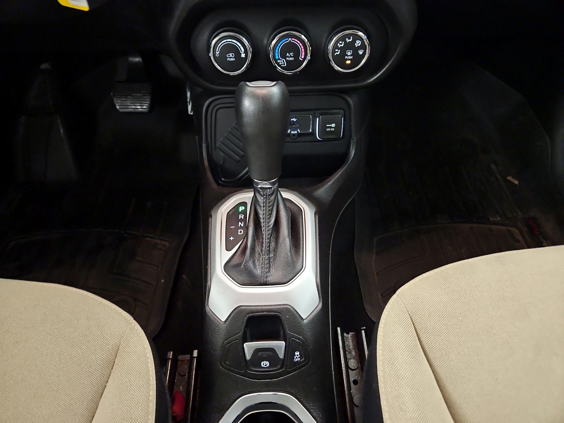 Thumbnail: 2015 Jeep Renegade - 17