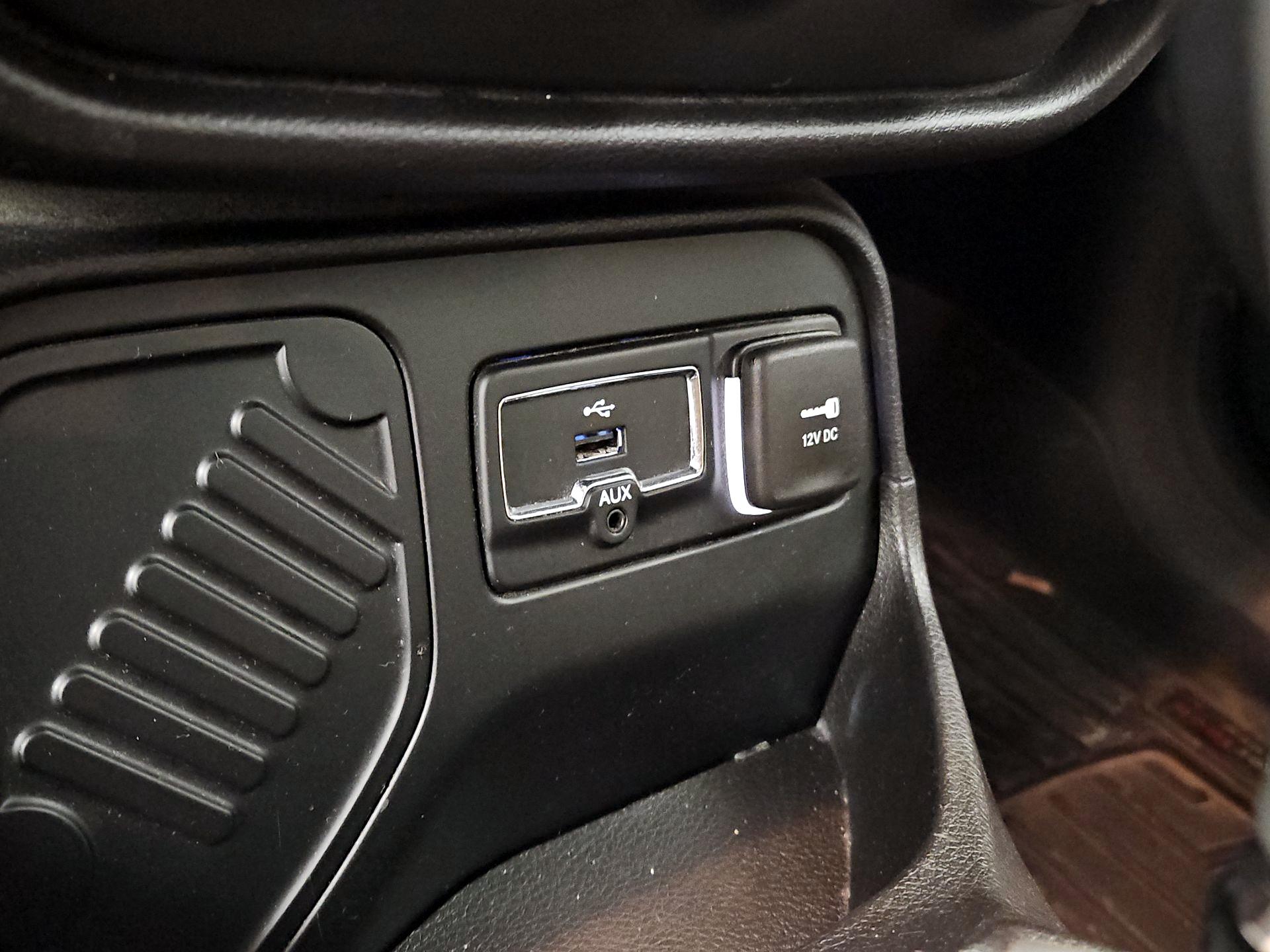 Thumbnail: 2015 Jeep Renegade - 18