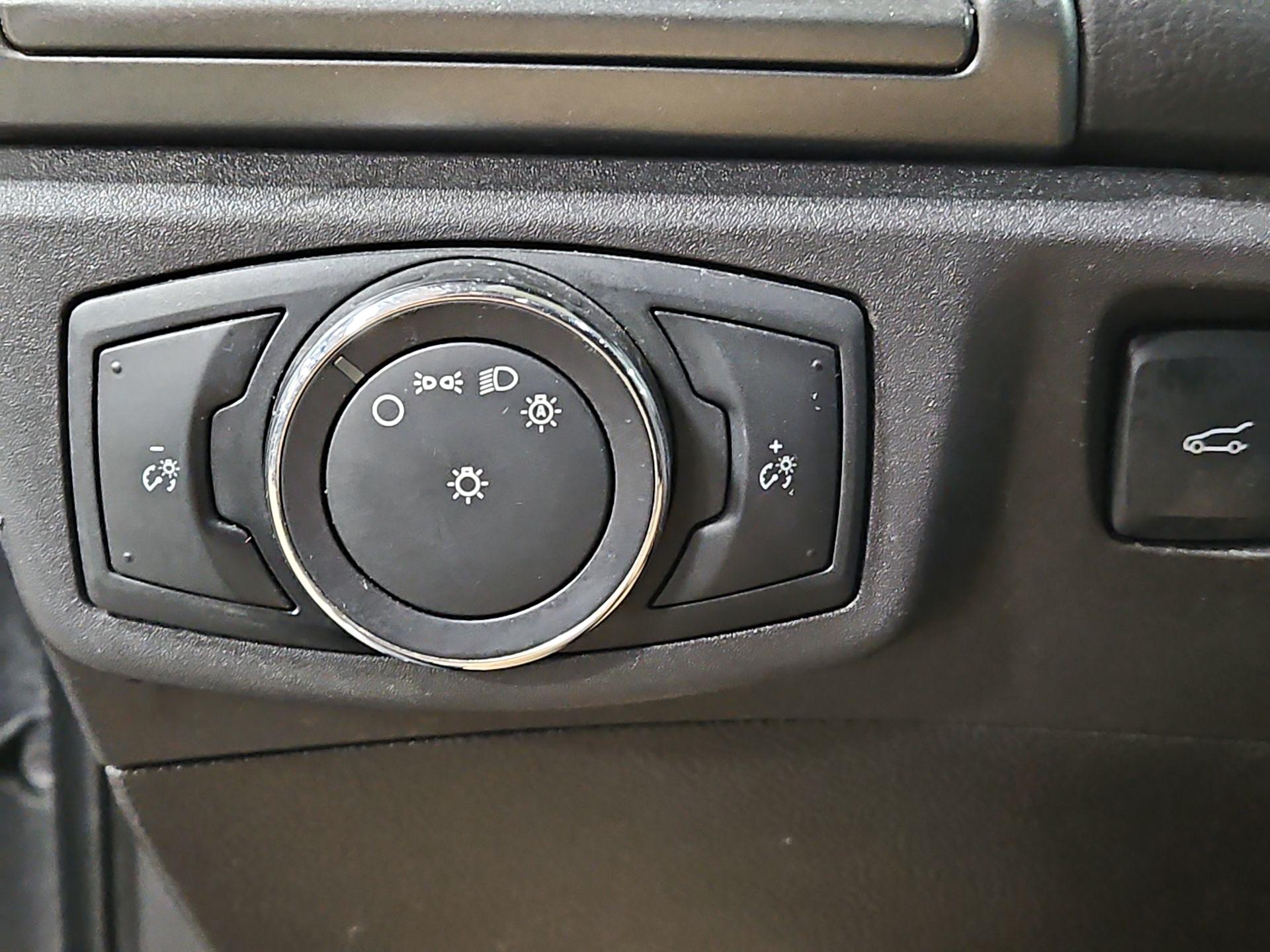 Thumbnail: 2016 Ford Fusion - 13