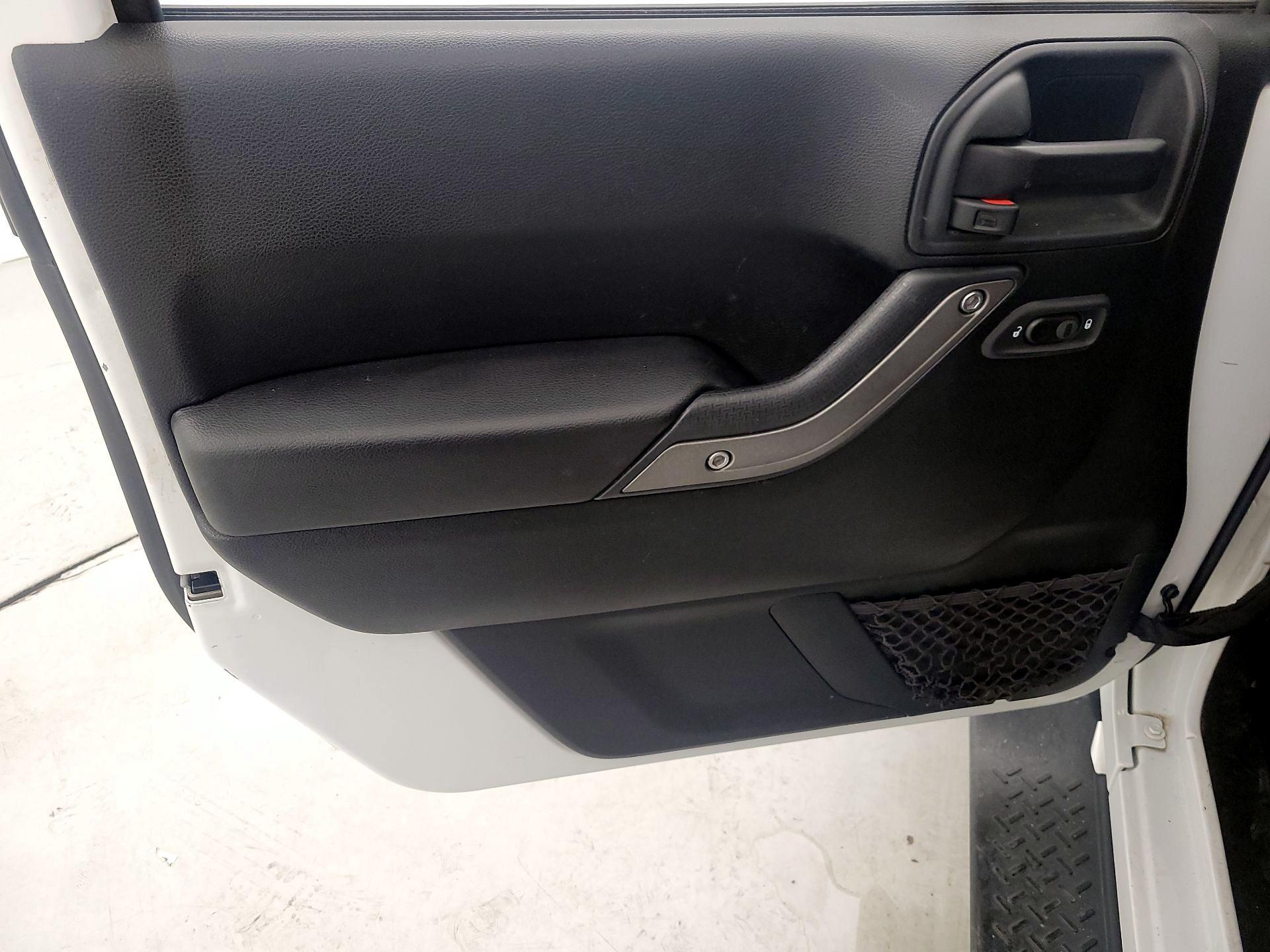 Thumbnail: 2018 Jeep Wrangler - 12