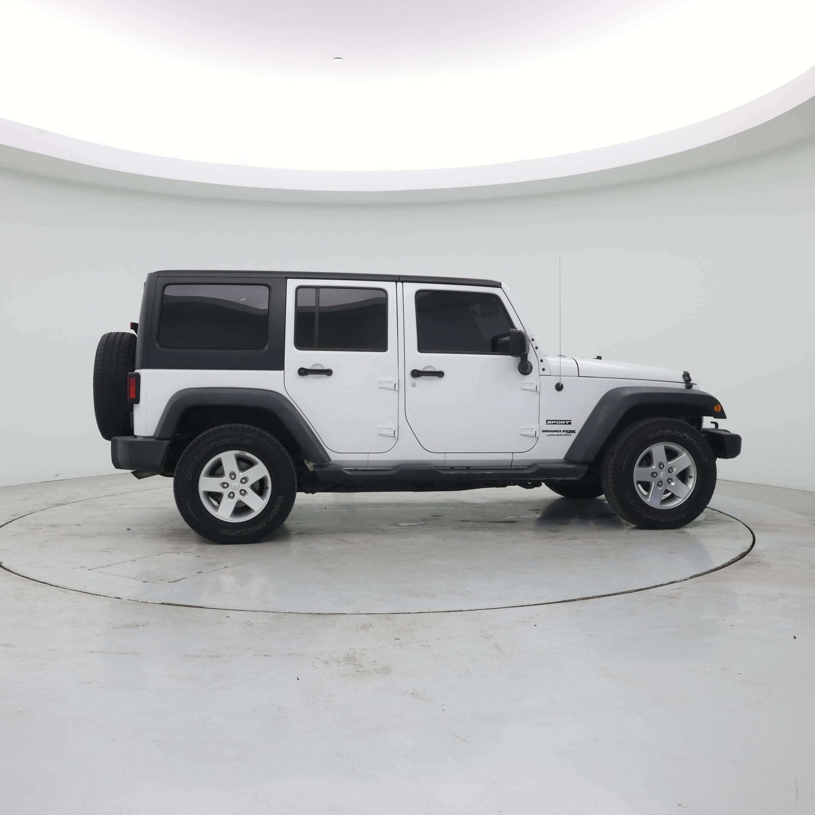 Thumbnail: 2018 Jeep Wrangler - 7