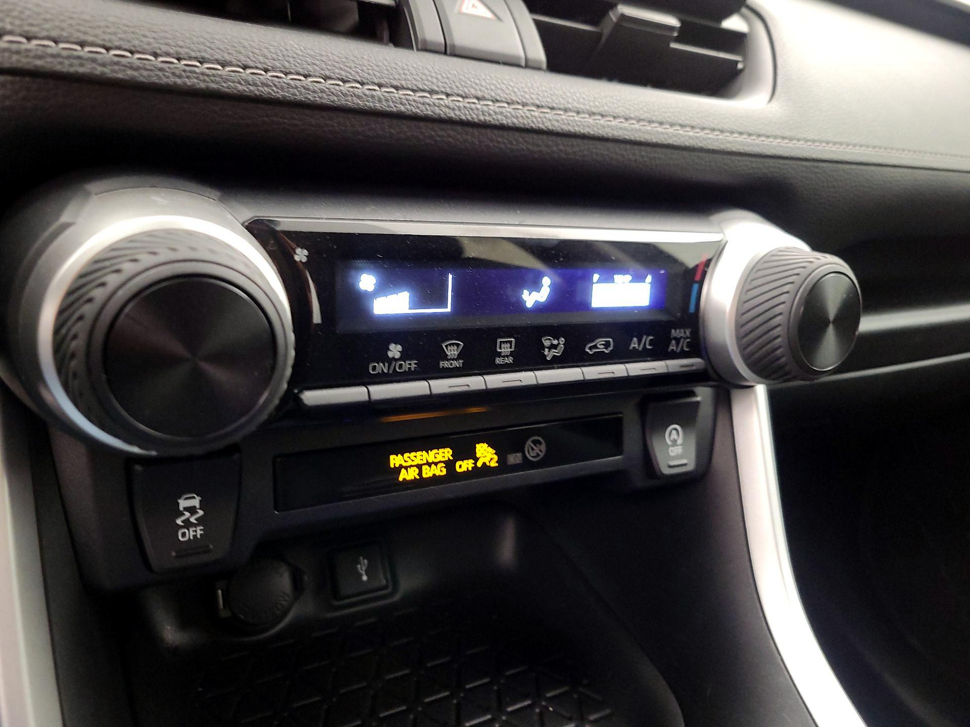 Thumbnail: 2020 Toyota RAV4 - 15