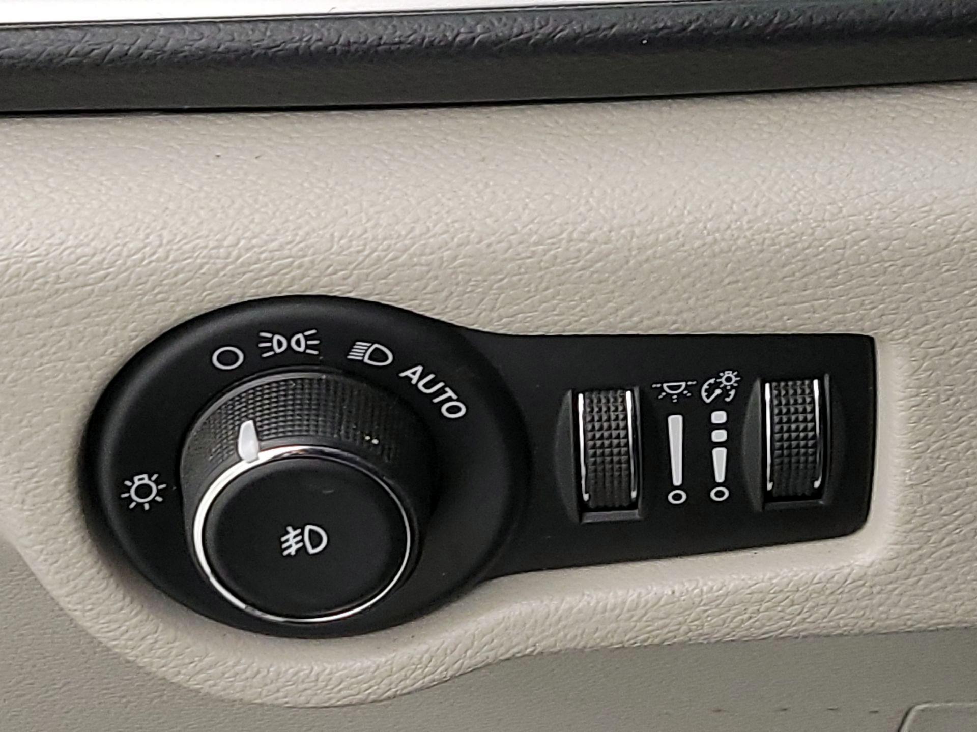 Thumbnail: 2018 Chrysler Pacifica - 13