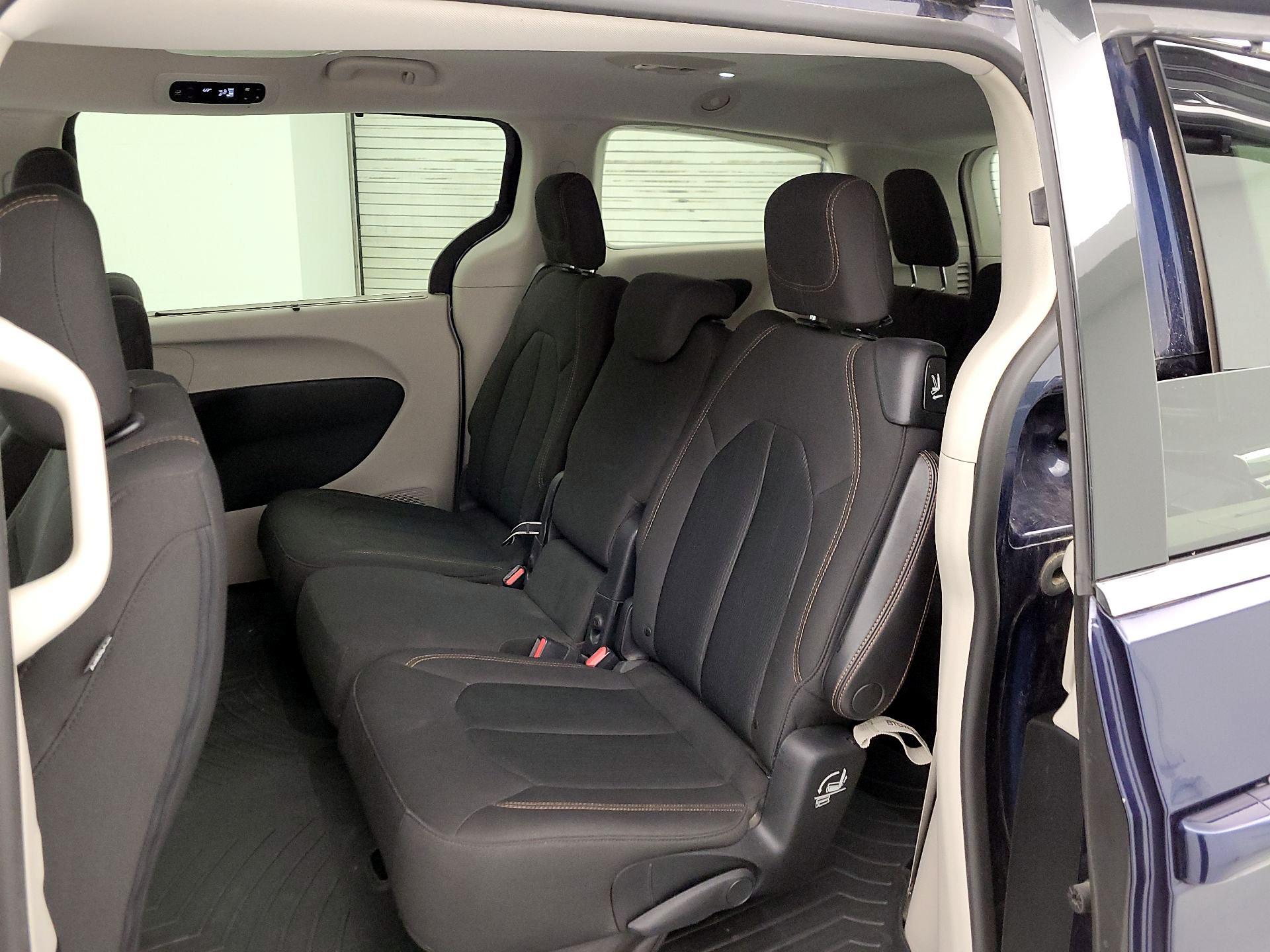 Thumbnail: 2018 Chrysler Pacifica - 19