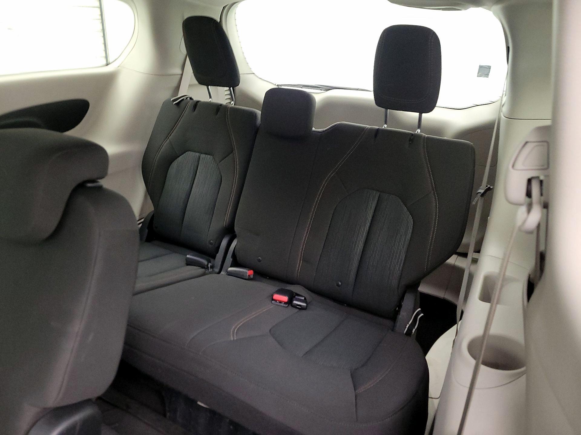 Thumbnail: 2018 Chrysler Pacifica - 20