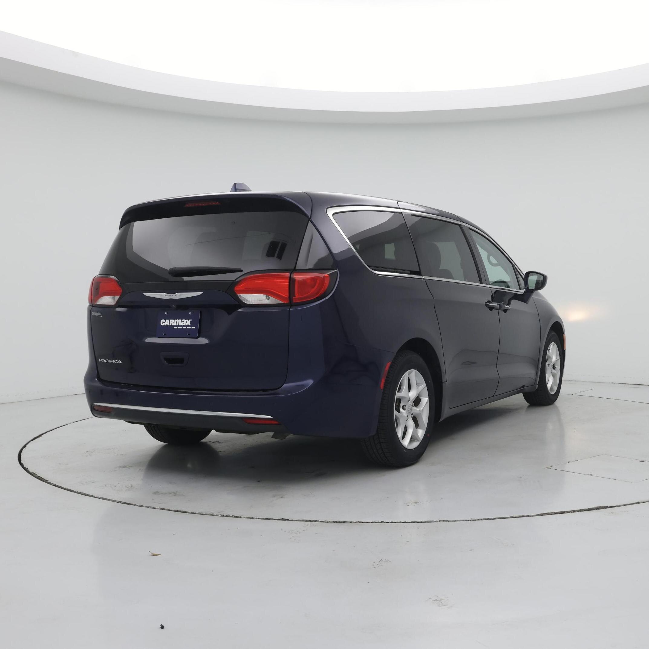 Thumbnail: 2018 Chrysler Pacifica - 8