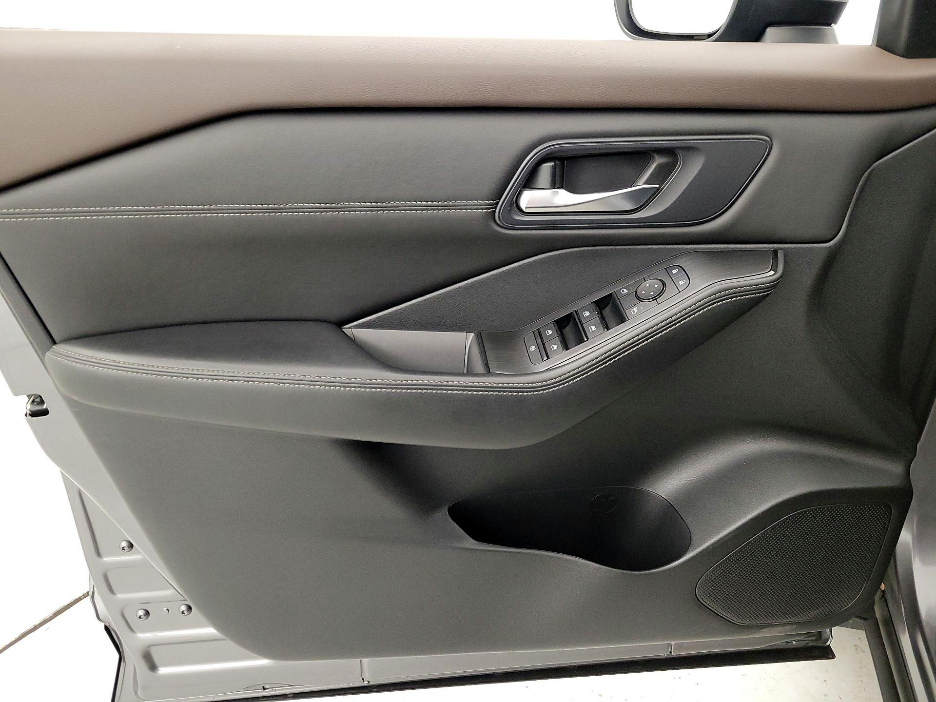 Thumbnail: 2022 Nissan Rogue - 12