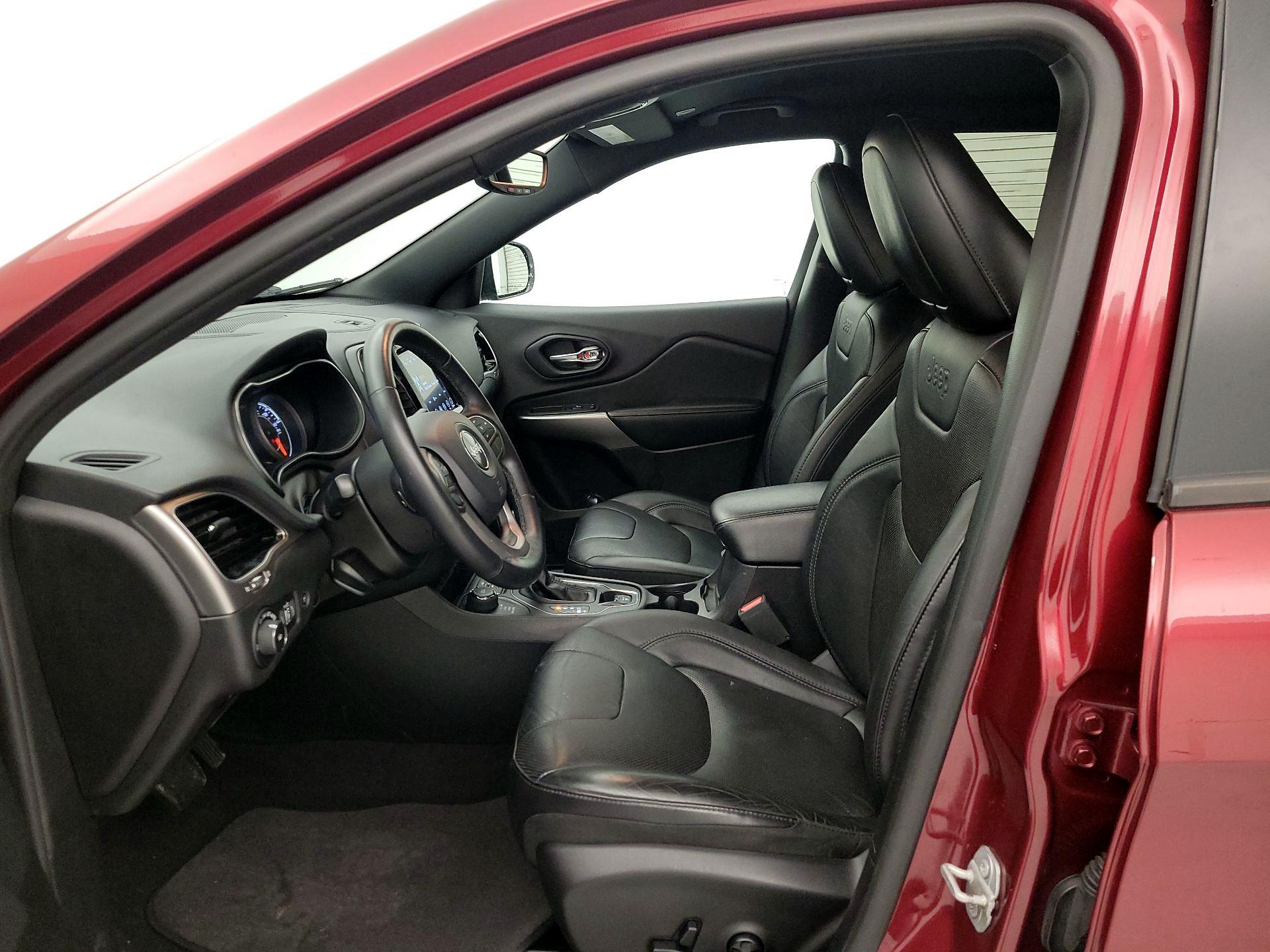 Thumbnail: 2019 Jeep Cherokee - 11