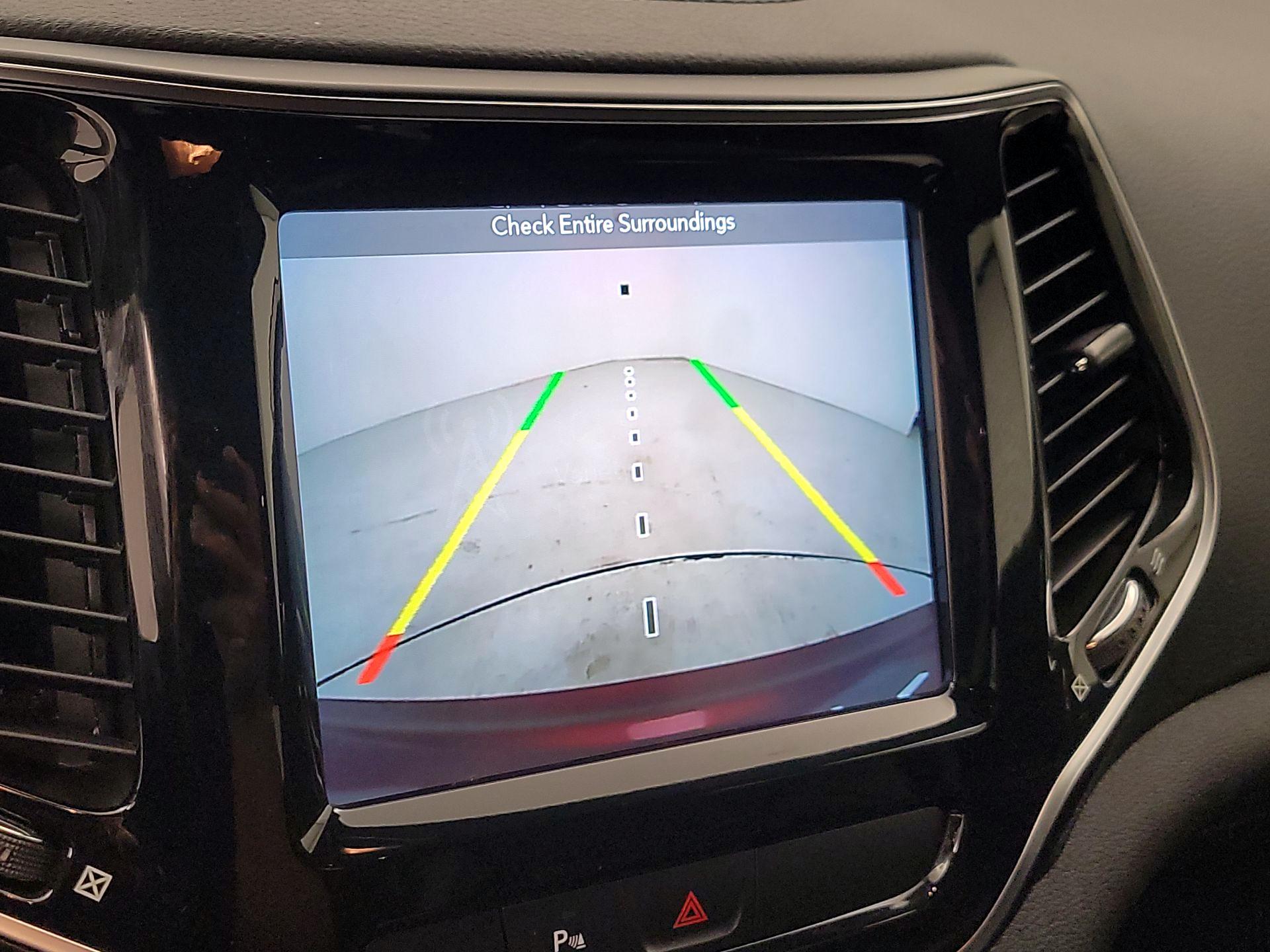 Thumbnail: 2019 Jeep Cherokee - 14