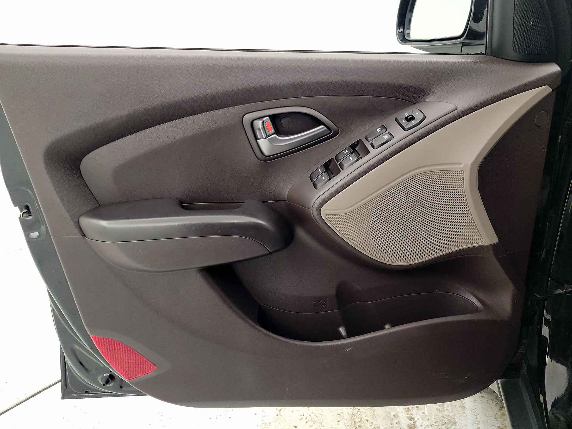 Thumbnail: 2015 Hyundai Tucson - 12