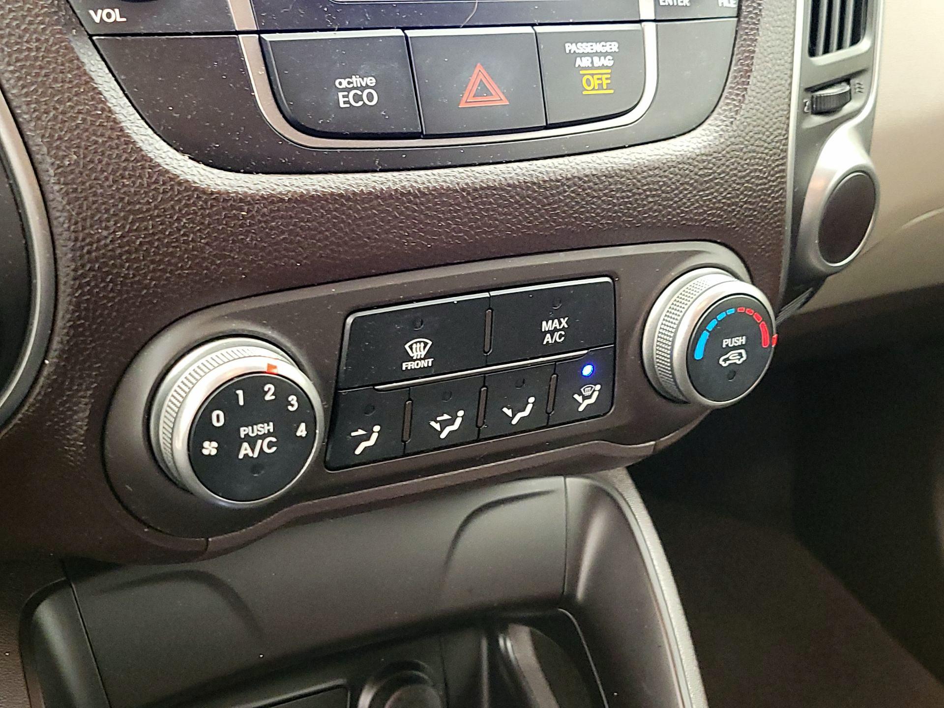 Thumbnail: 2015 Hyundai Tucson - 15