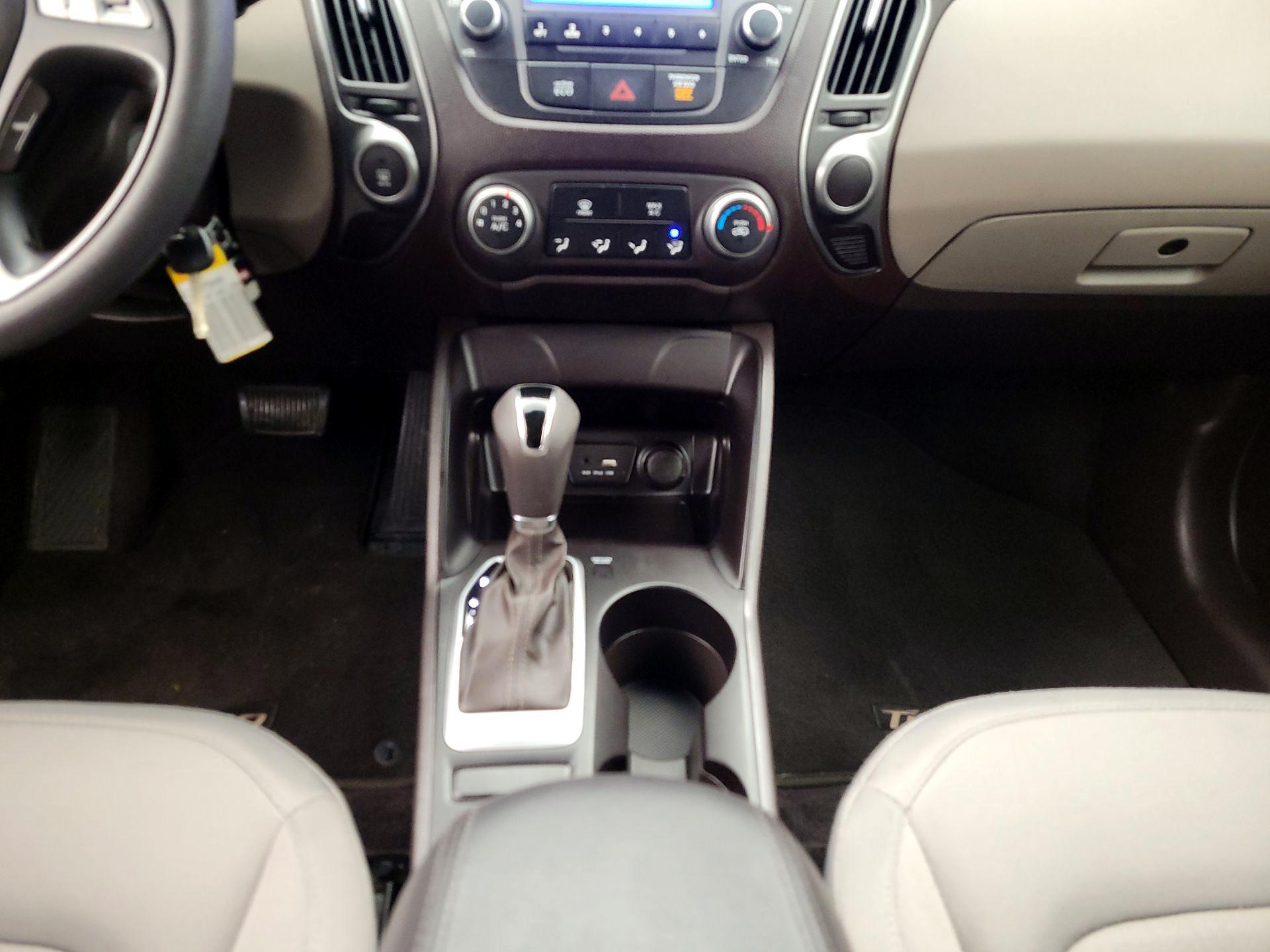 Thumbnail: 2015 Hyundai Tucson - 16