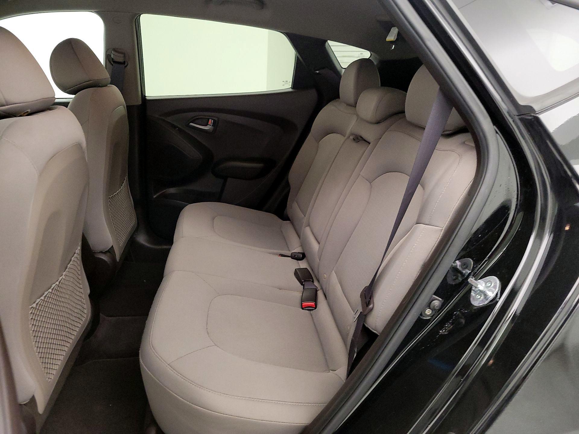 Thumbnail: 2015 Hyundai Tucson - 18