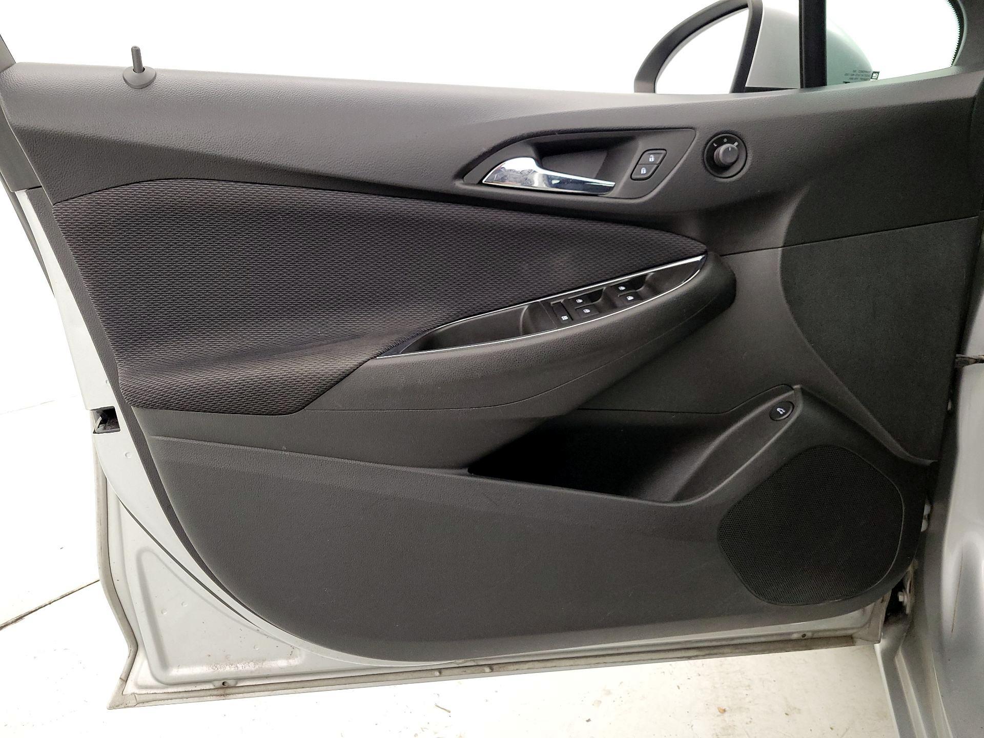 Thumbnail: 2017 Chevrolet Cruze - 12