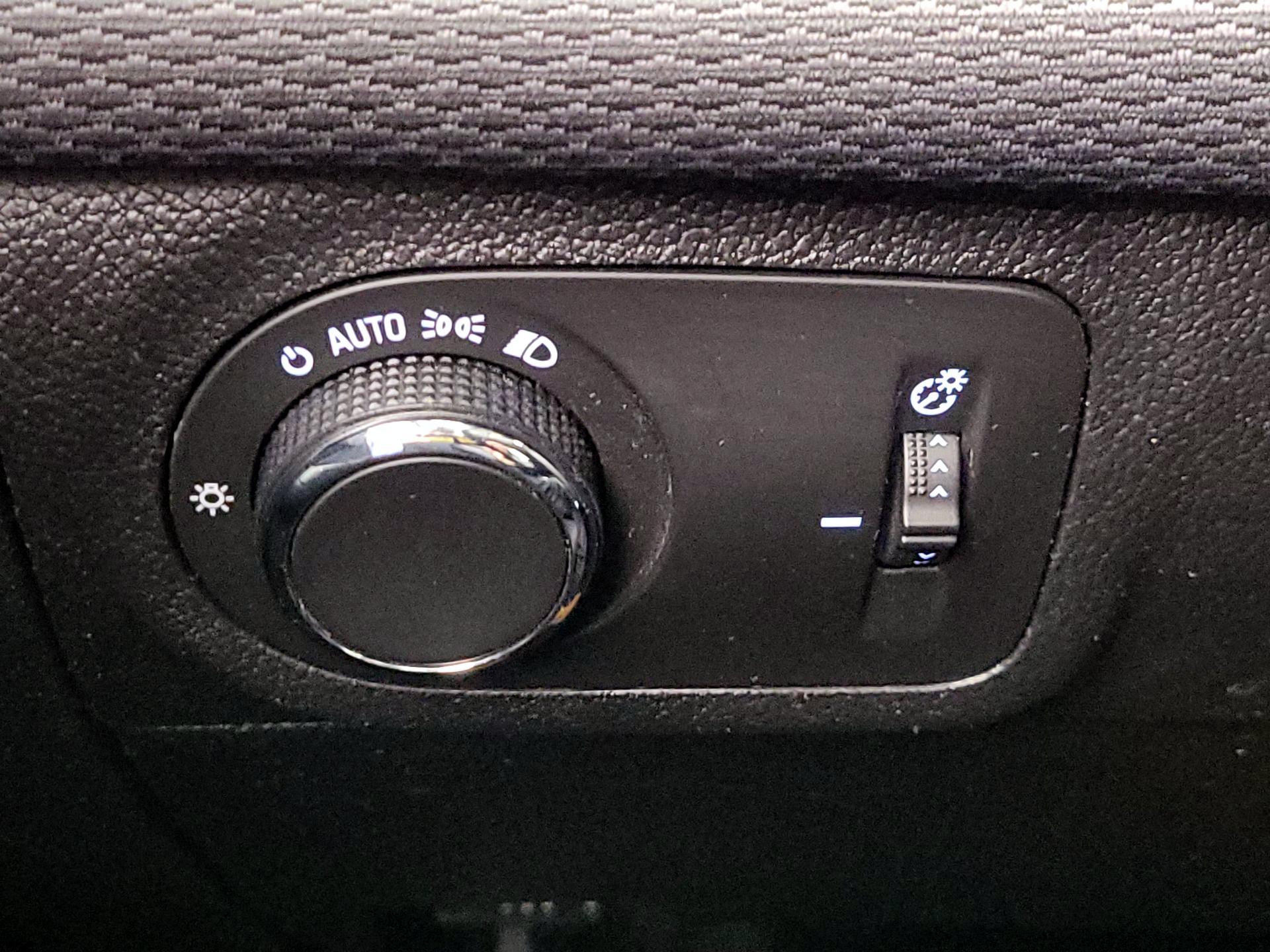 Thumbnail: 2017 Chevrolet Cruze - 13