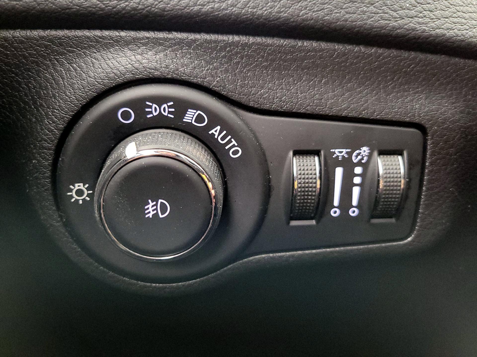 Thumbnail: 2020 Jeep Compass - 13