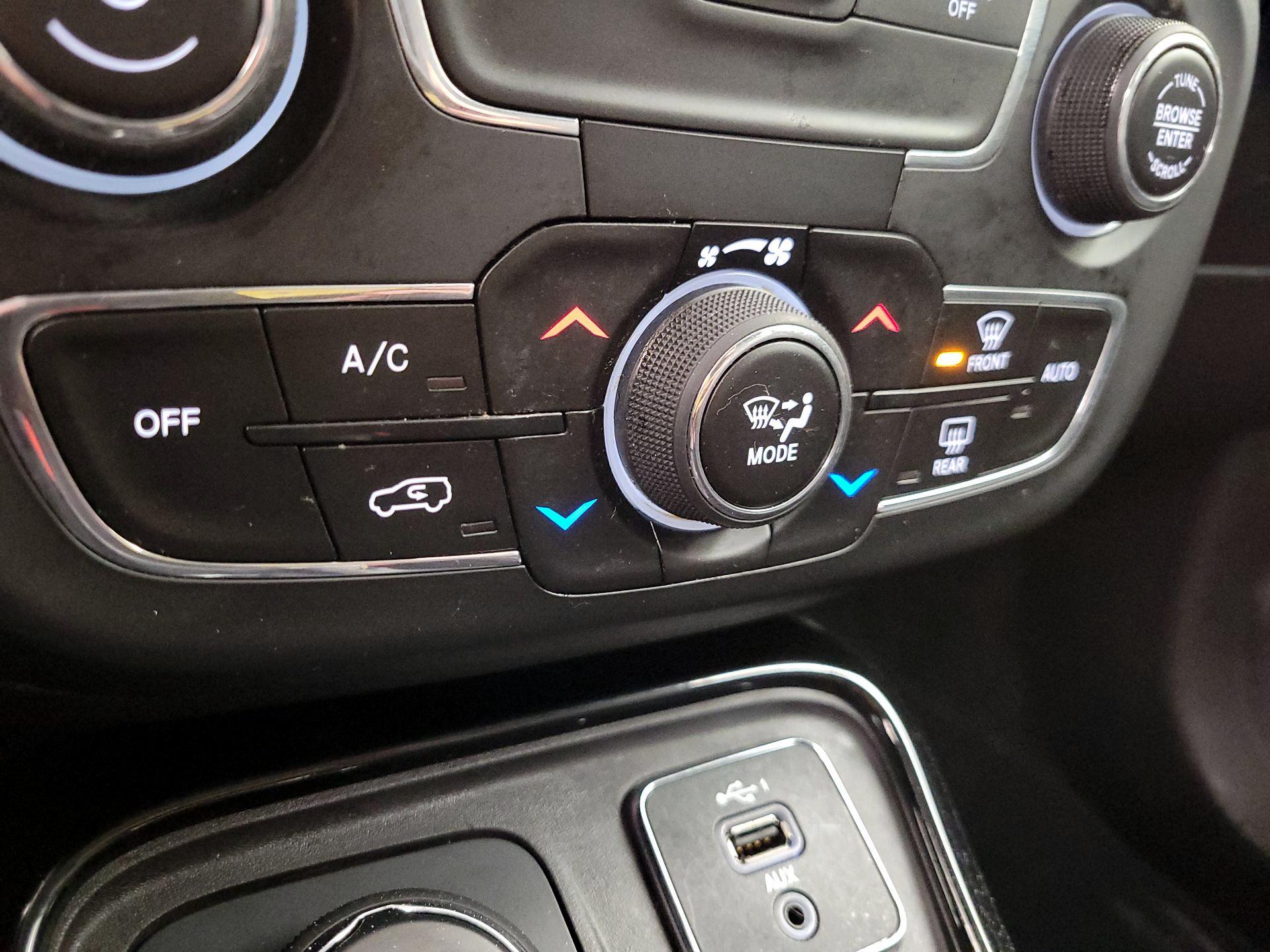 Thumbnail: 2020 Jeep Compass - 16