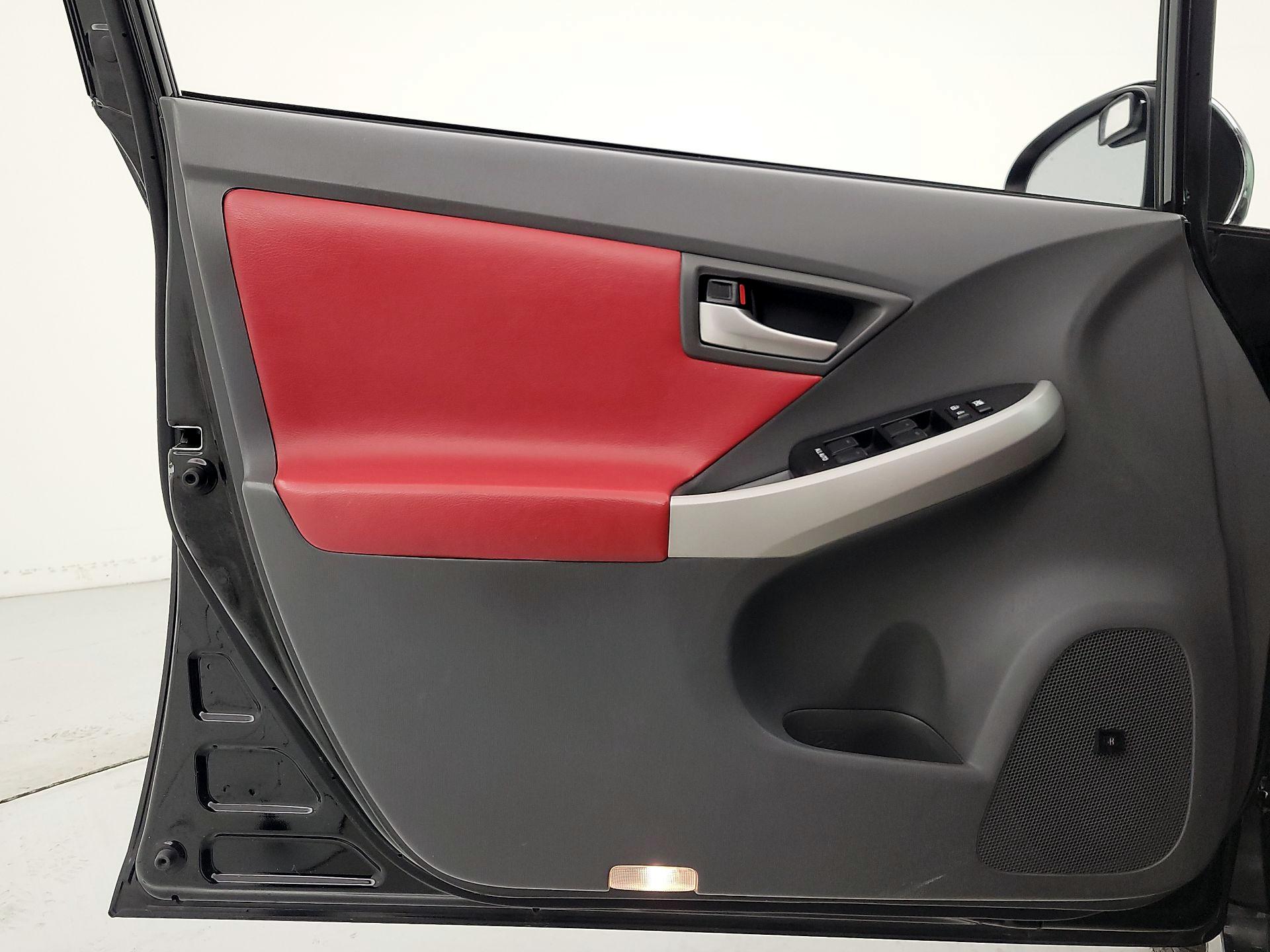 Thumbnail: 2015 Toyota Prius - 12