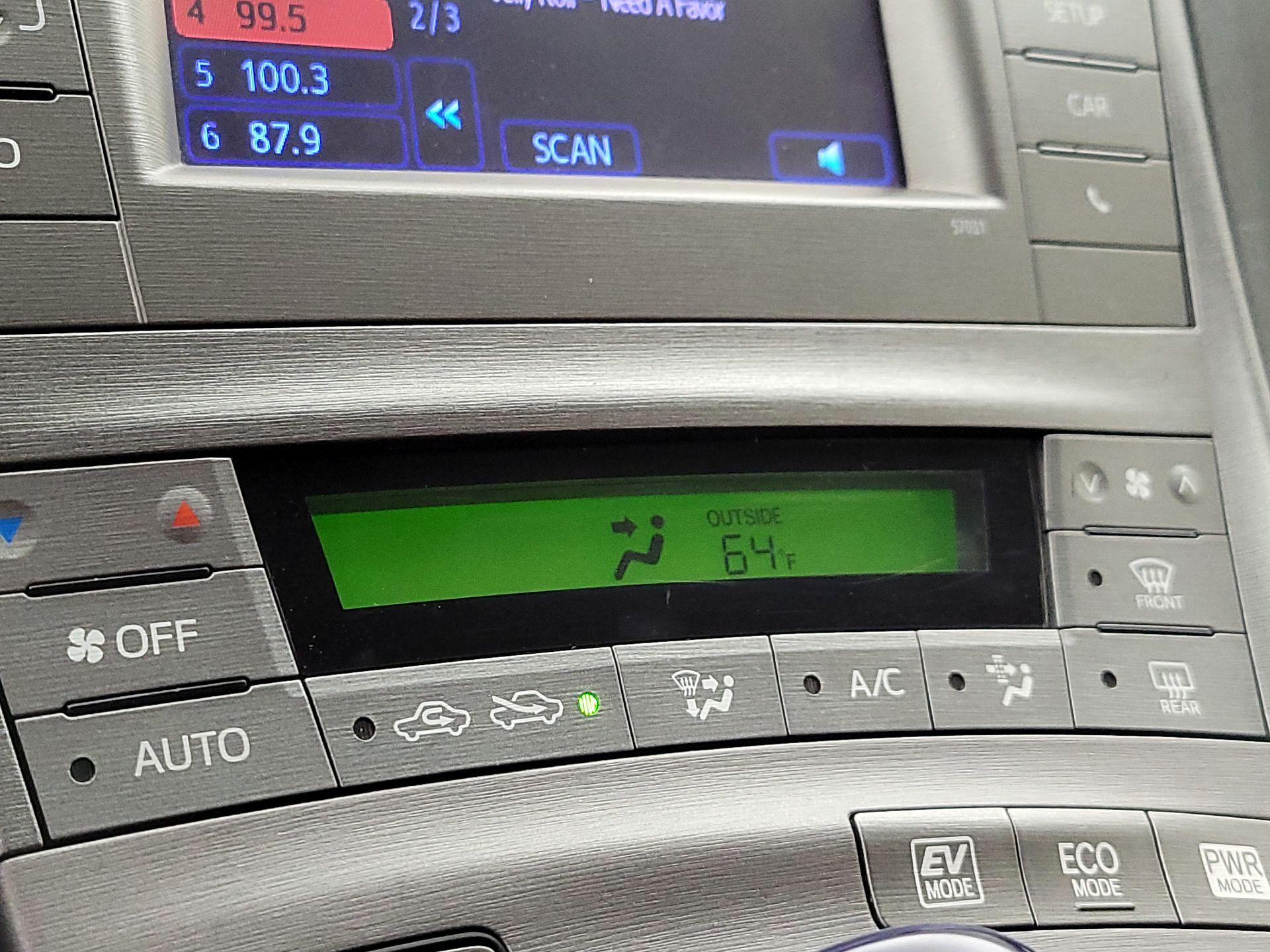 Thumbnail: 2015 Toyota Prius - 16