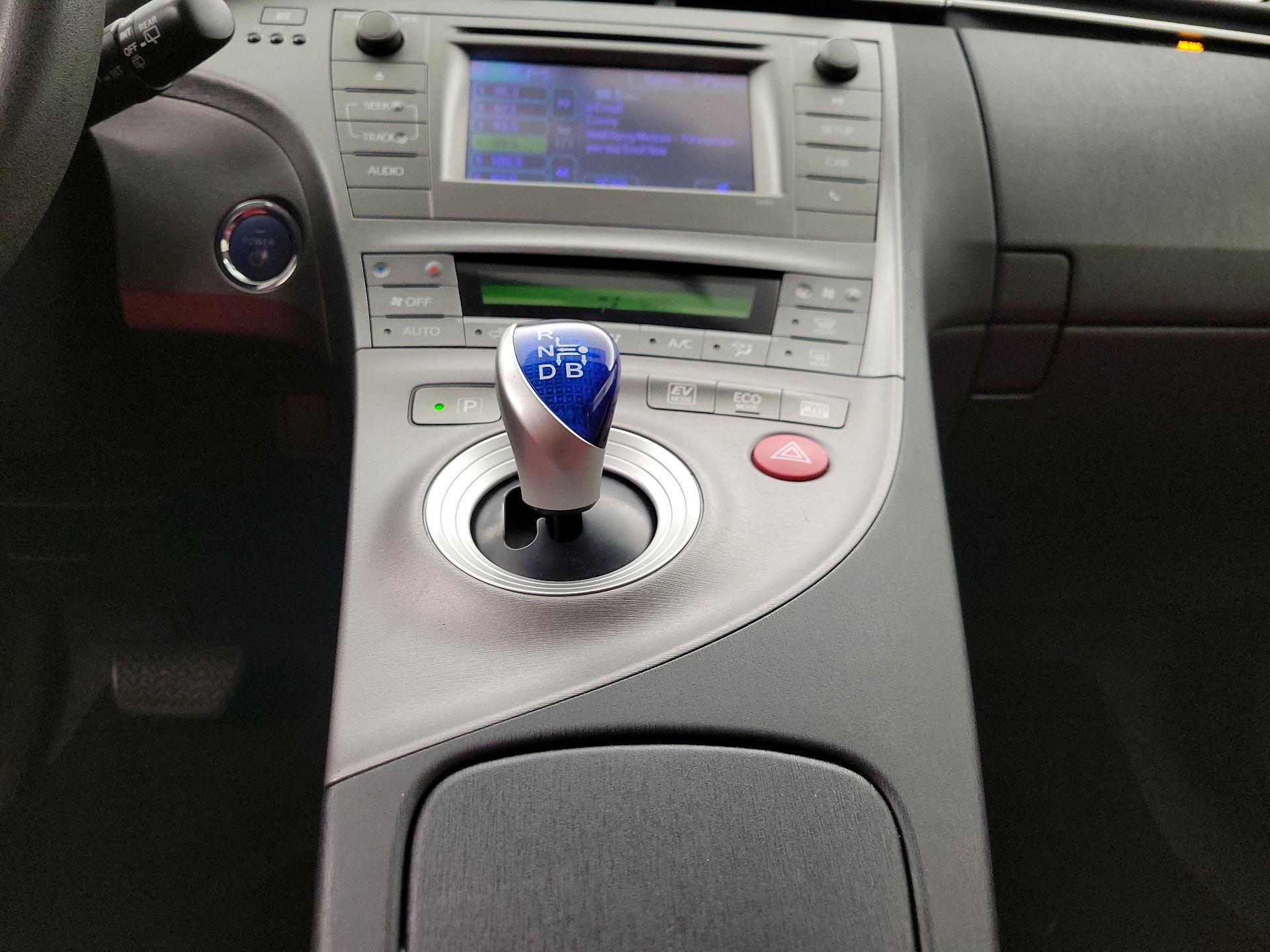 Thumbnail: 2015 Toyota Prius - 17