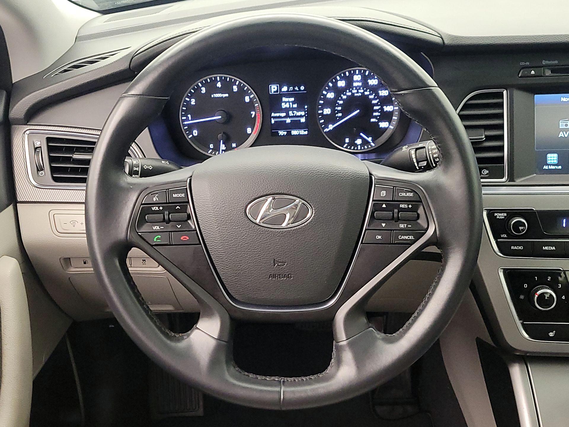 Thumbnail: 2016 Hyundai Sonata - 10