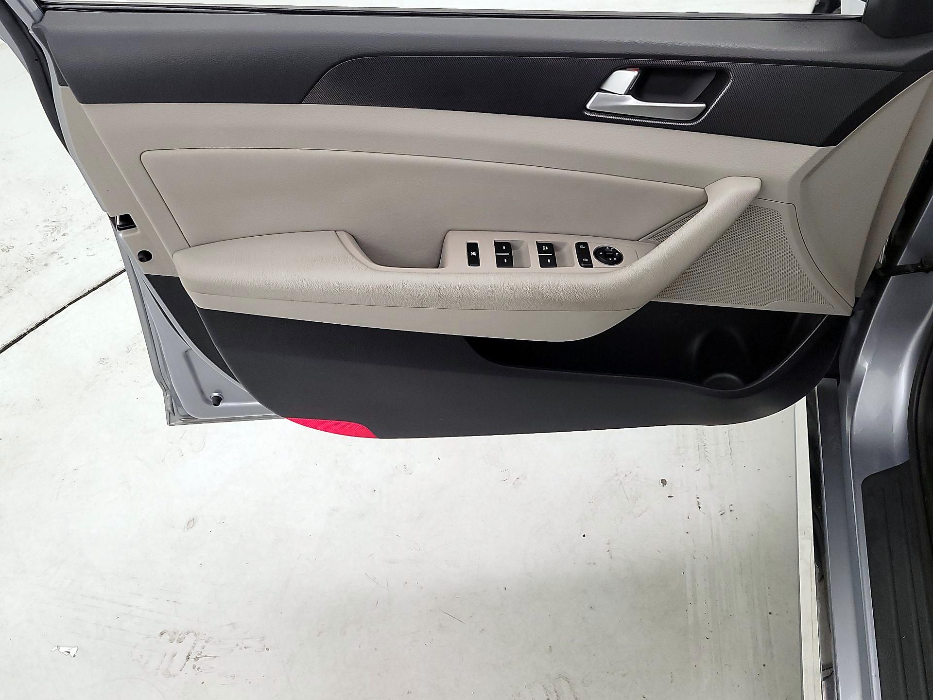 Thumbnail: 2016 Hyundai Sonata - 12