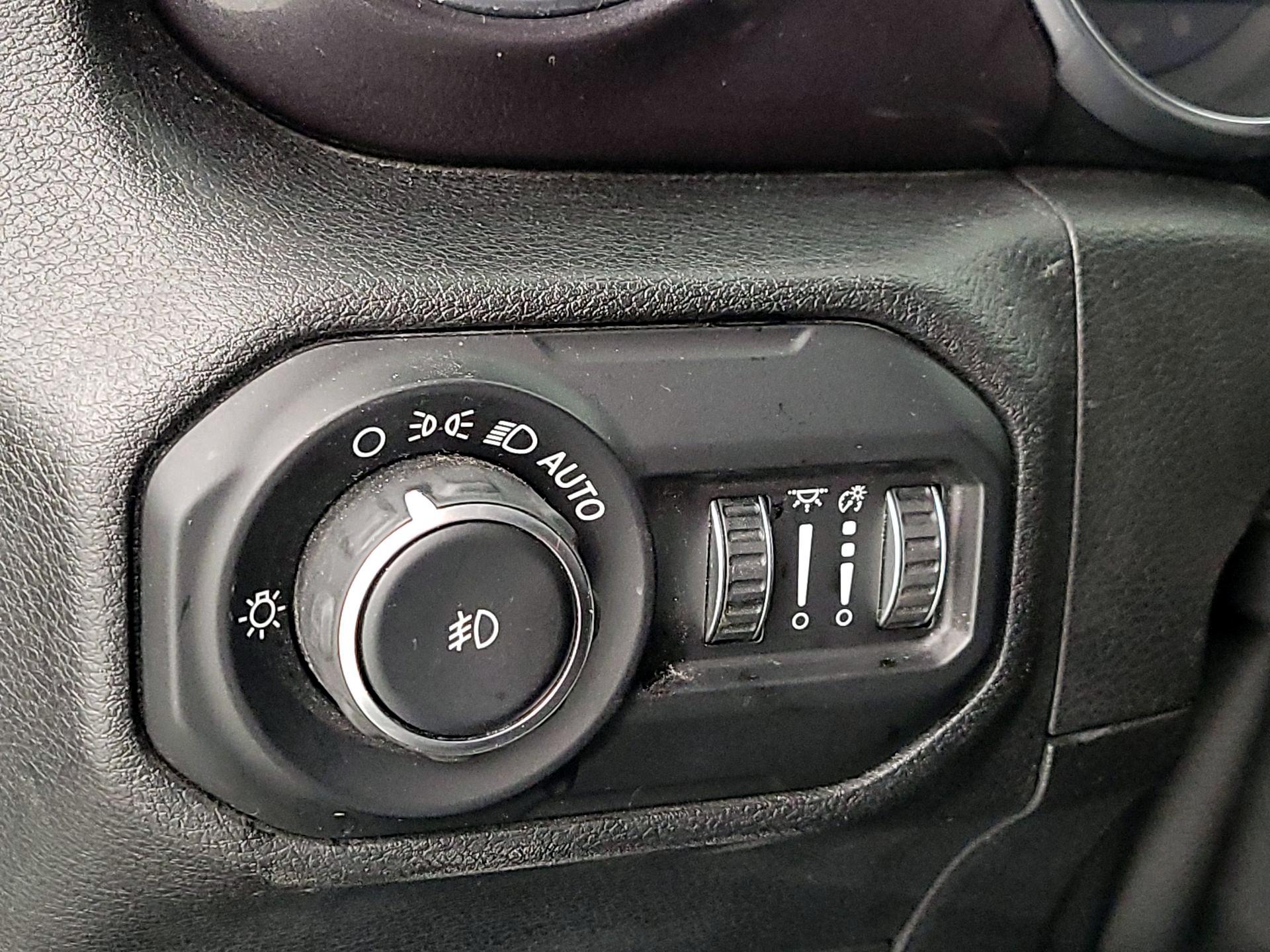 Thumbnail: 2021 Jeep Wrangler - 13